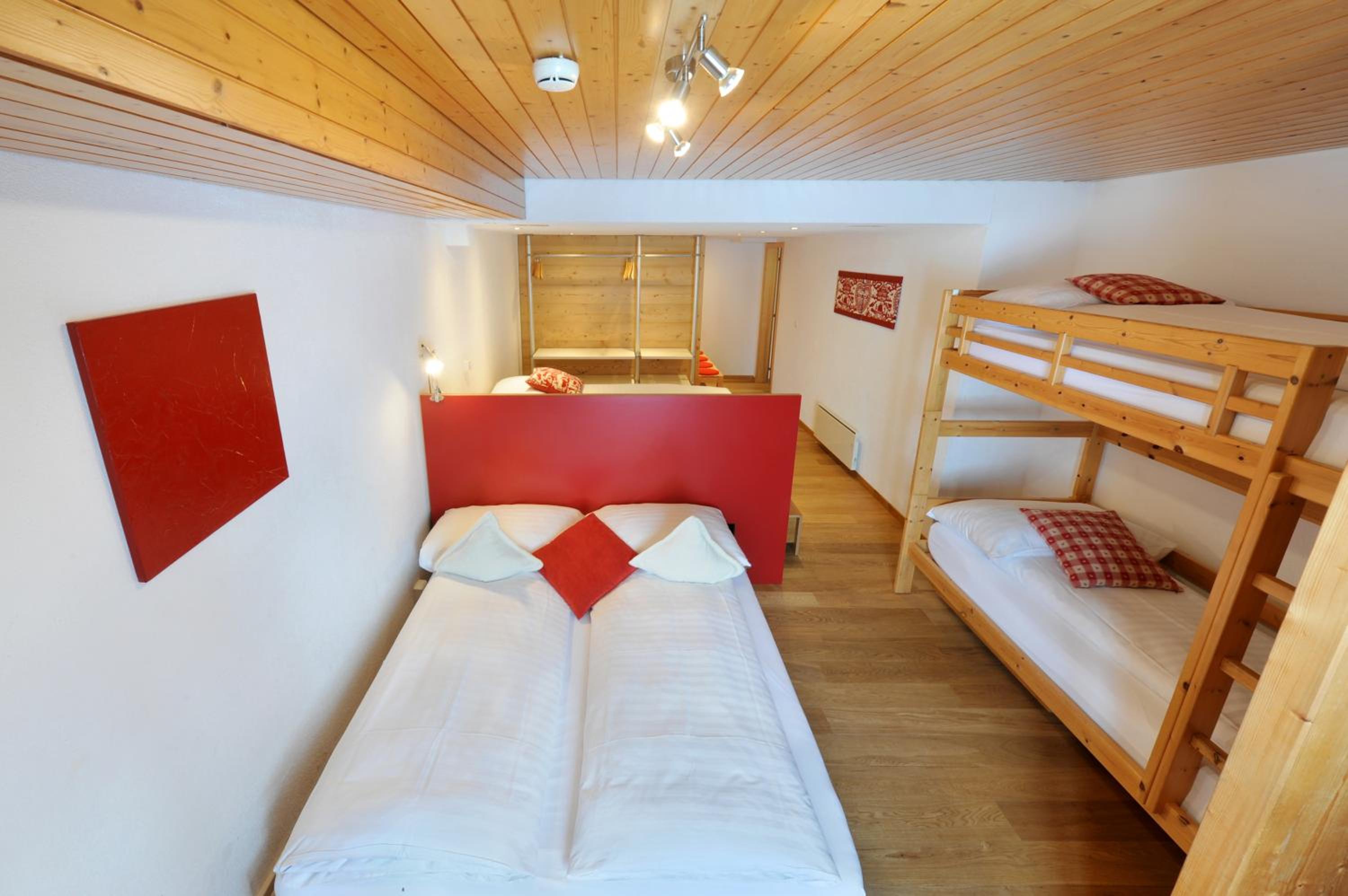Sextuple Room with Eiger Mountain View - Photo 3