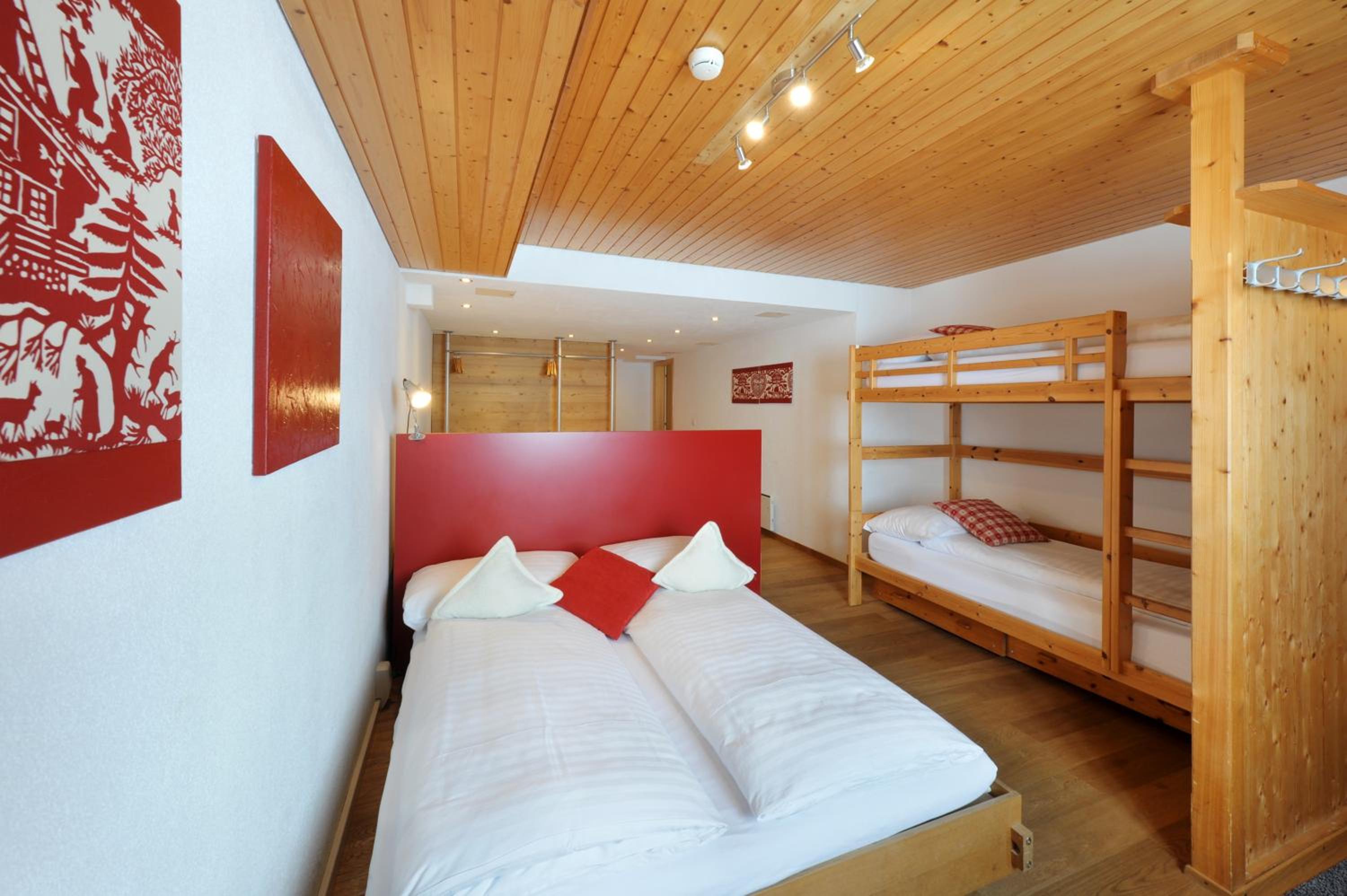 Sextuple Room with Eiger Mountain View - Photo 4