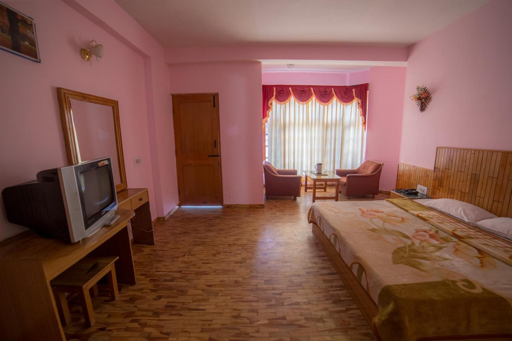 Deluxe Room - Photo 3