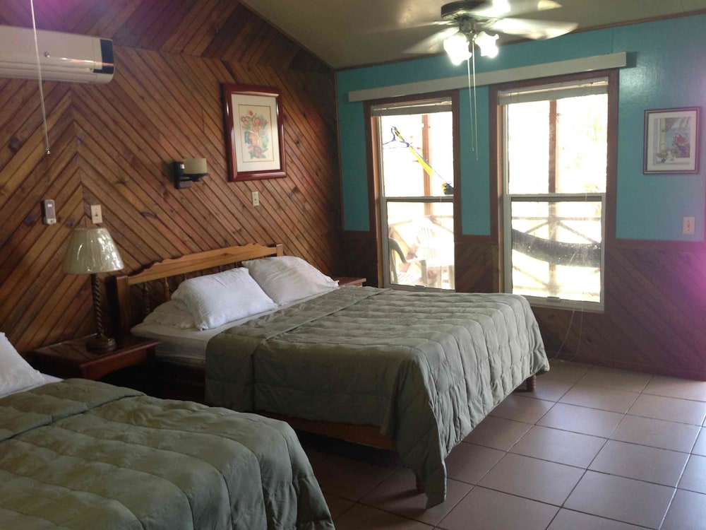 Basic Room, 2 Queen Beds, Sea View photo 1
