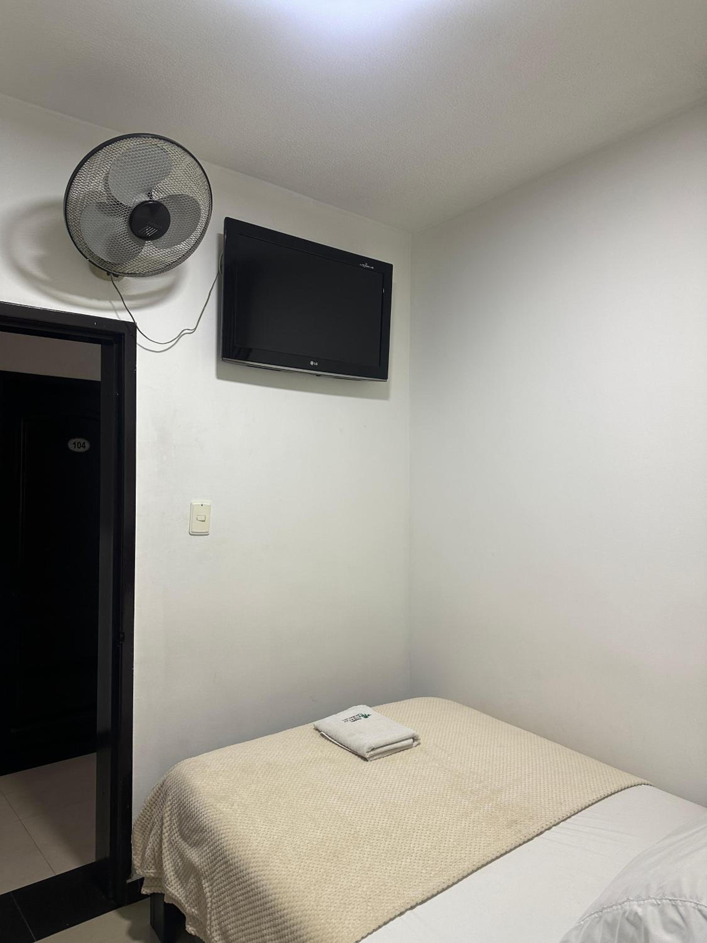 Single Room photo 3