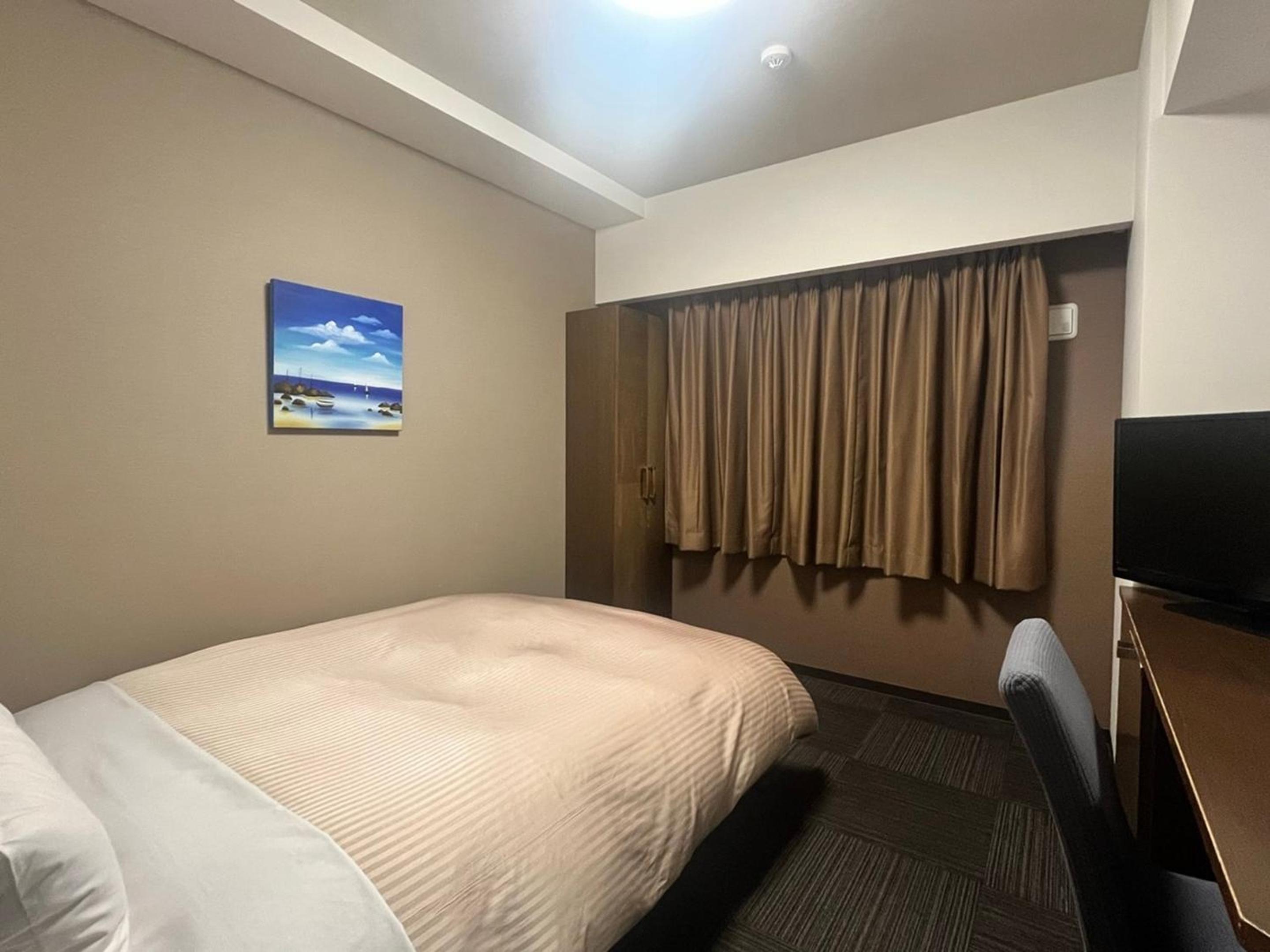 Double Room with Small Double Bed - Non-Smoking photo 2