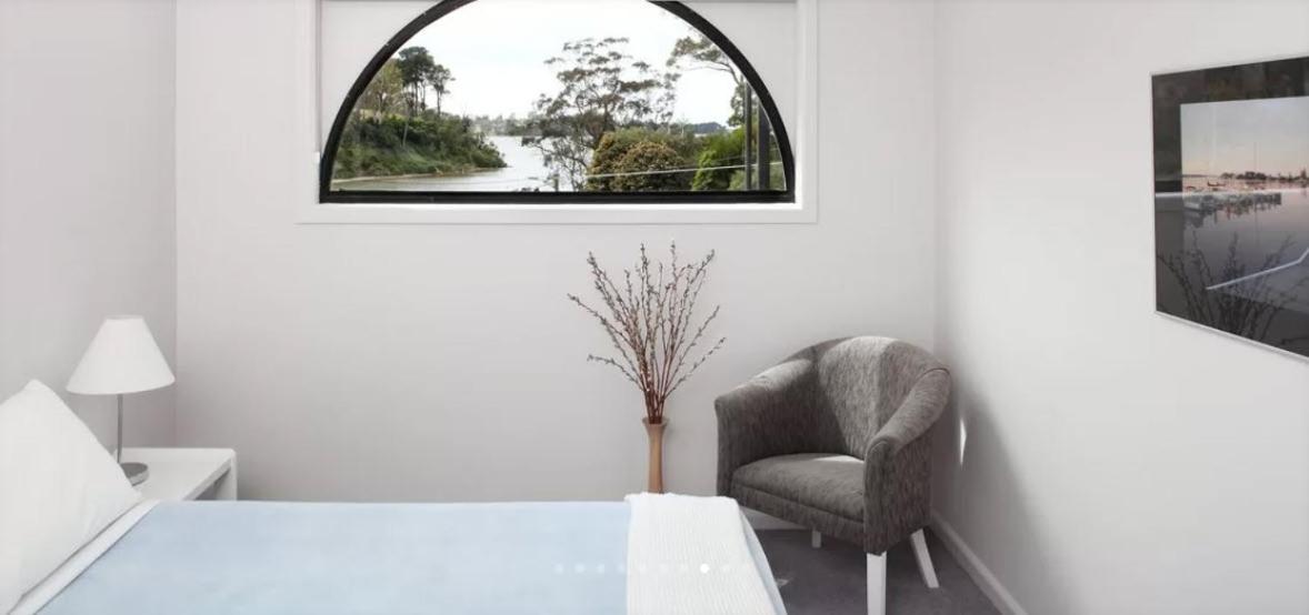 Two-Bedroom Two-Bathroom Lakeview Terrace House photo 2