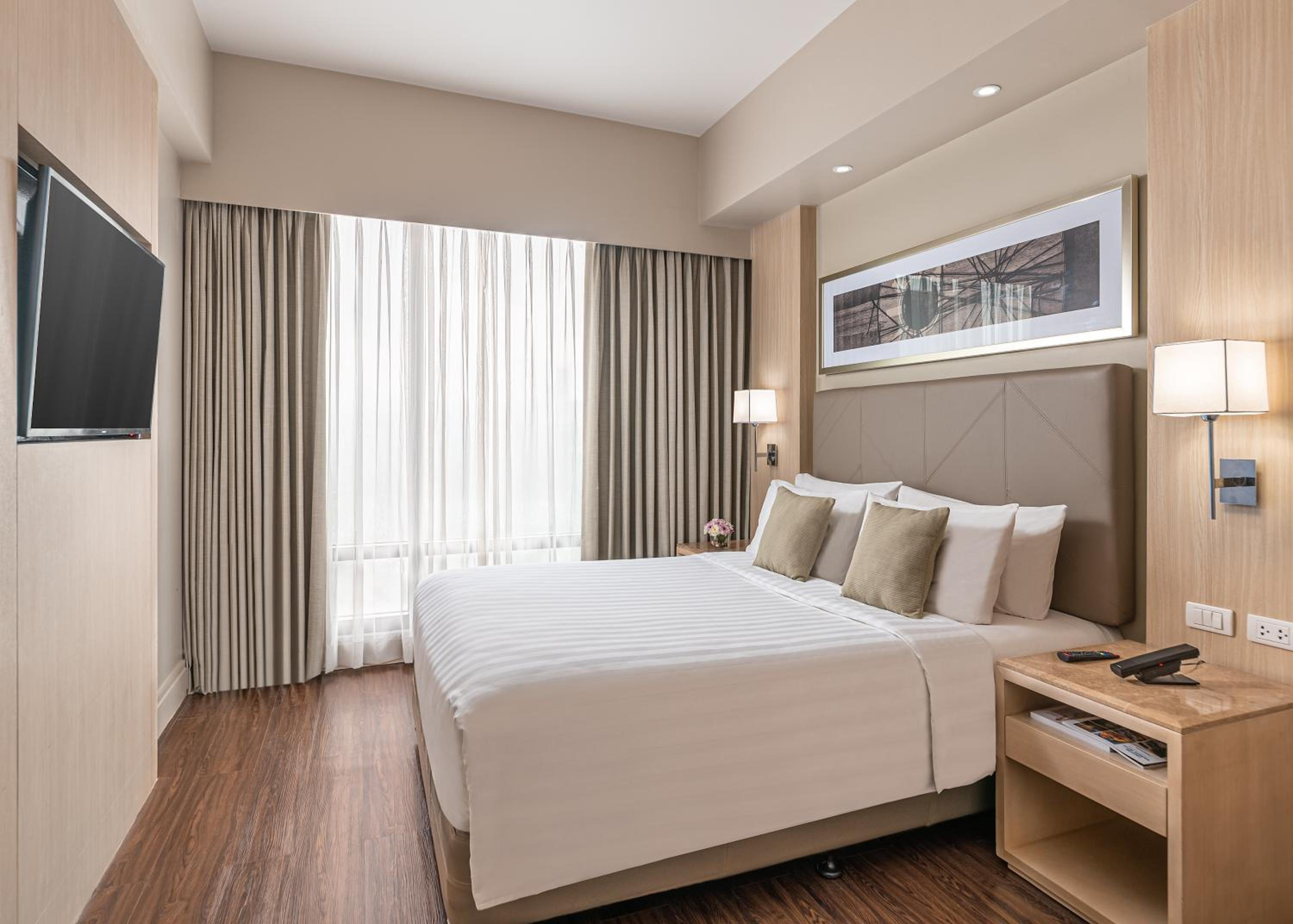 1 Queen Bed, Standard Room - Photo 1