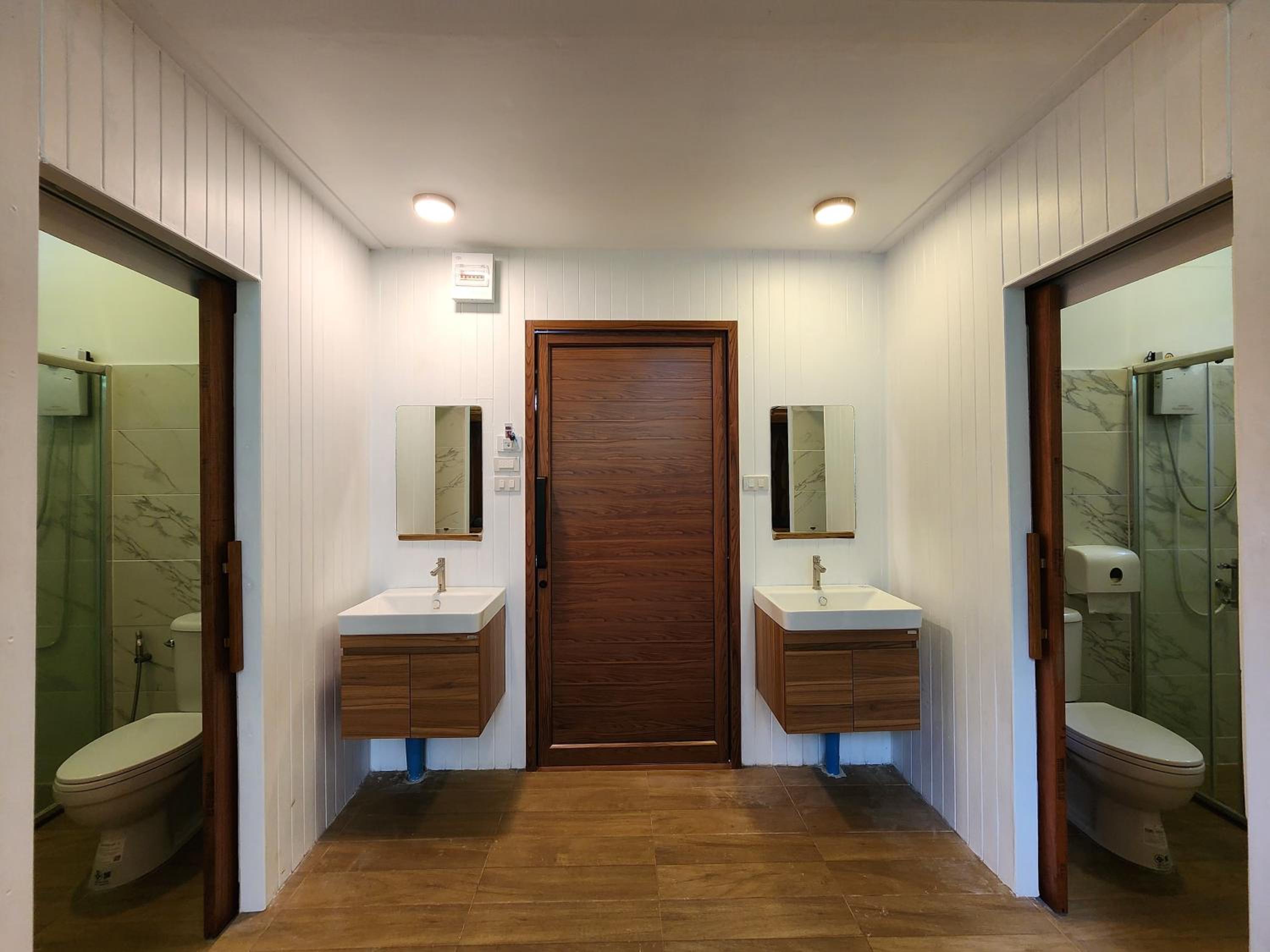 8-Bed Mixed Dormitory Room