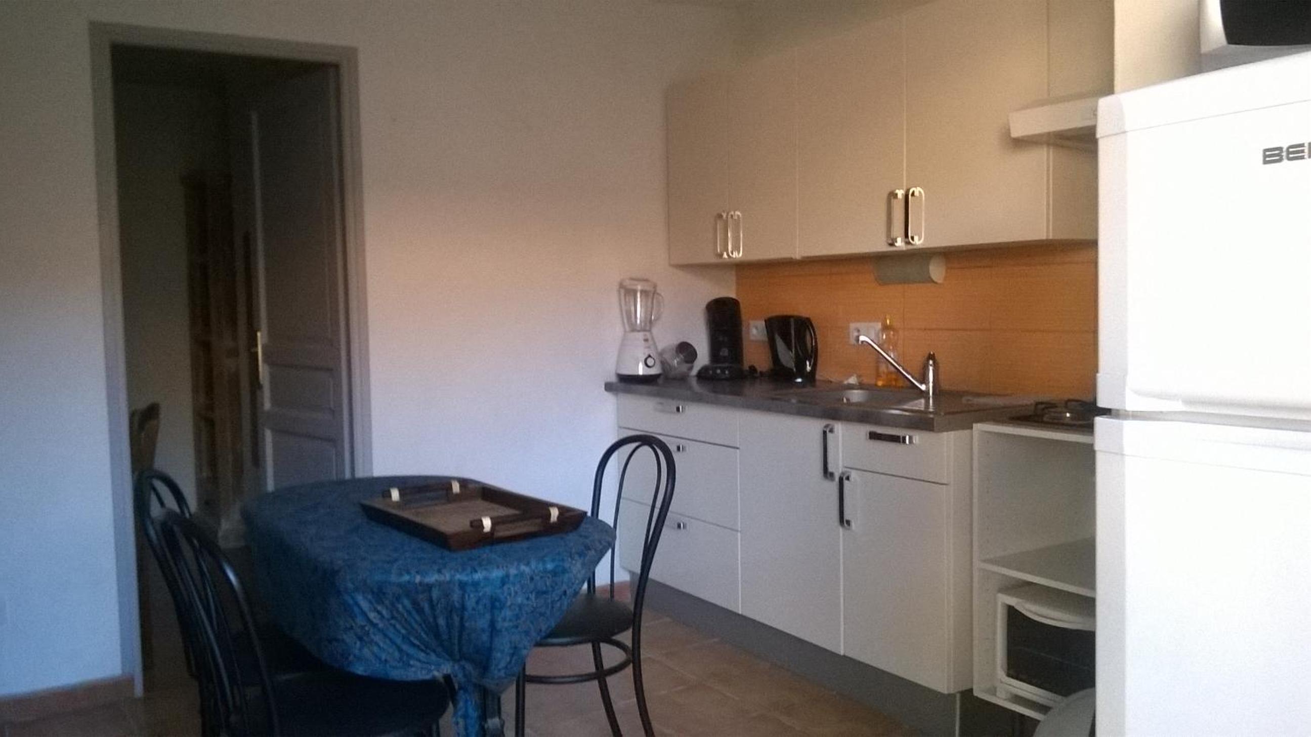 One-Bedroom Apartment - Photo 1