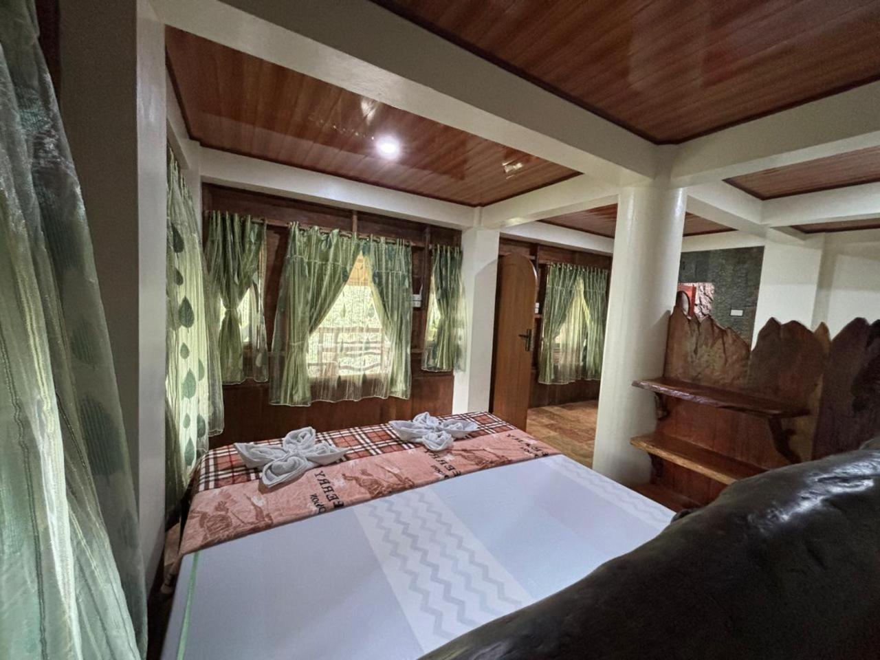 Family Room with Mountain View photo 3