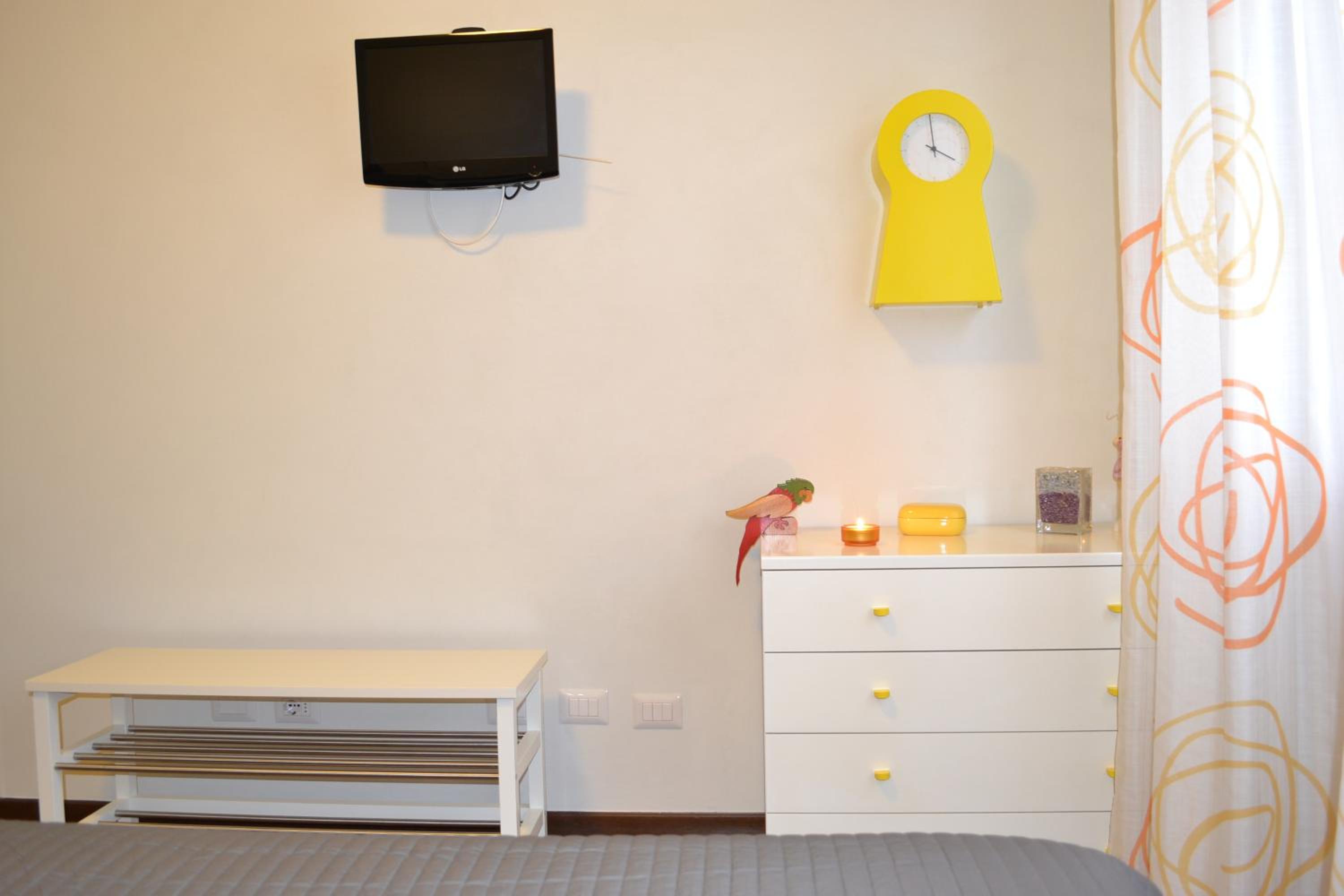 Double Room with Private Bathroom - Photo 6