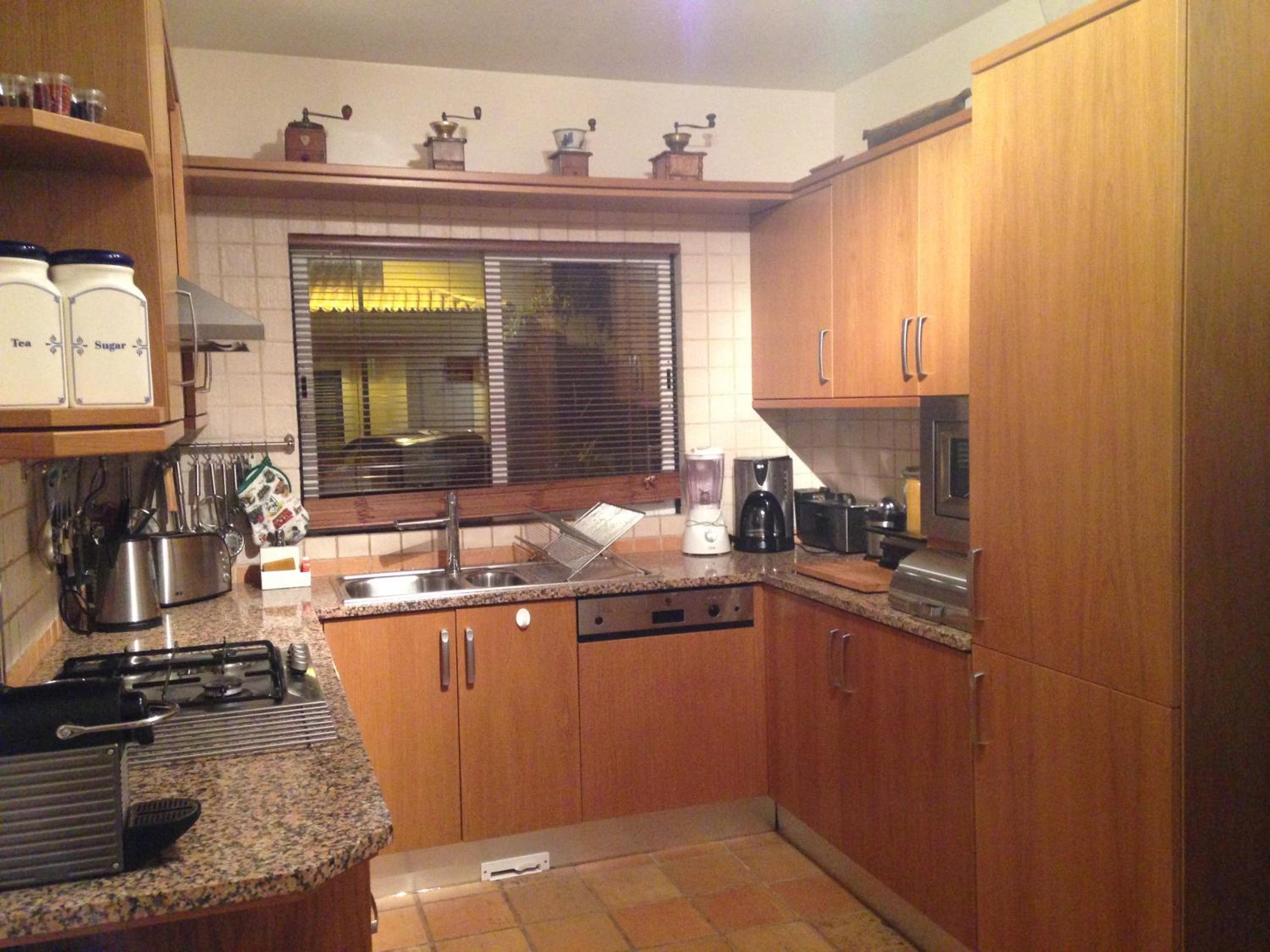 Five-Bedroom House photo 3