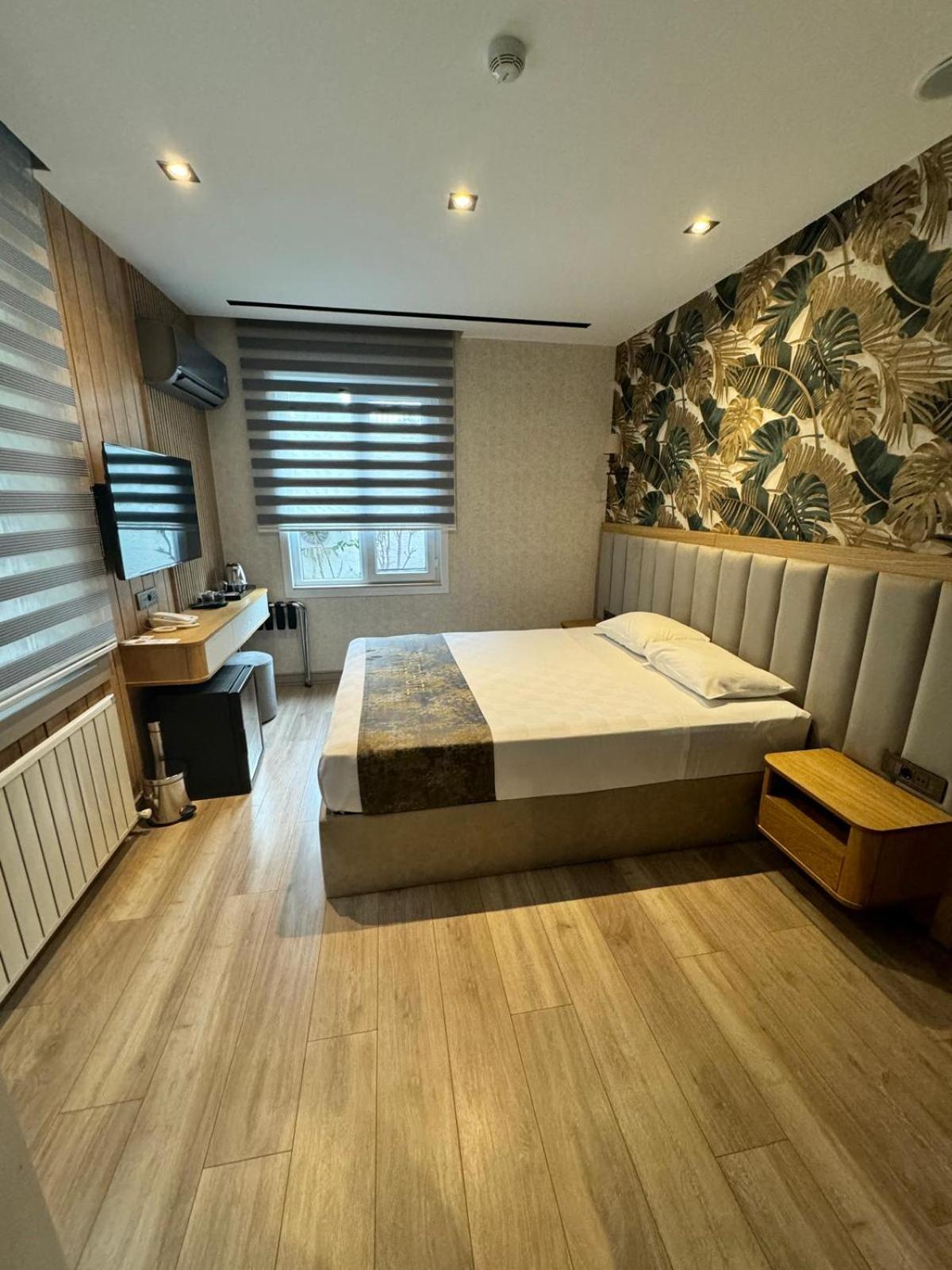 Standard King Room photo 2