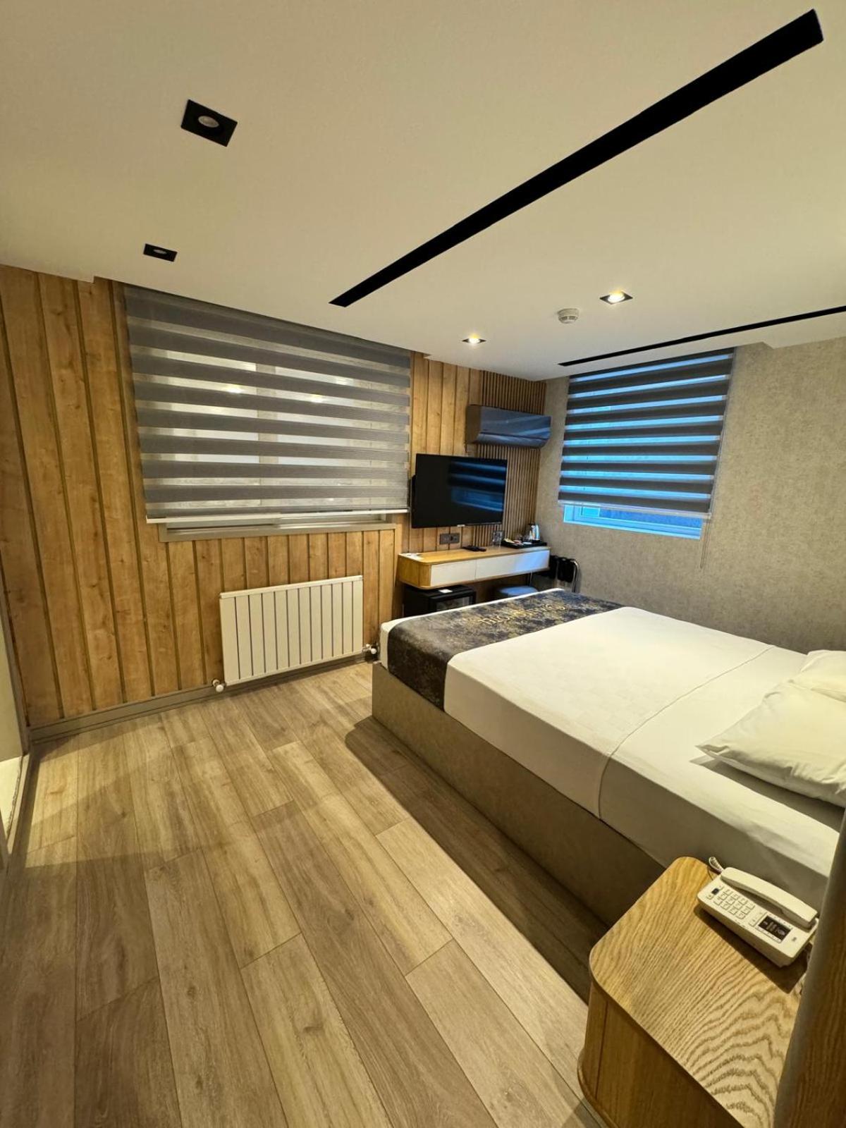 Standard King Room photo 3