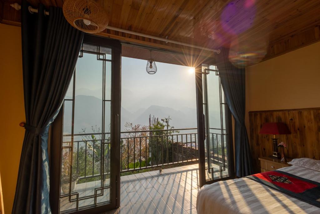 Apartment with Mountain View