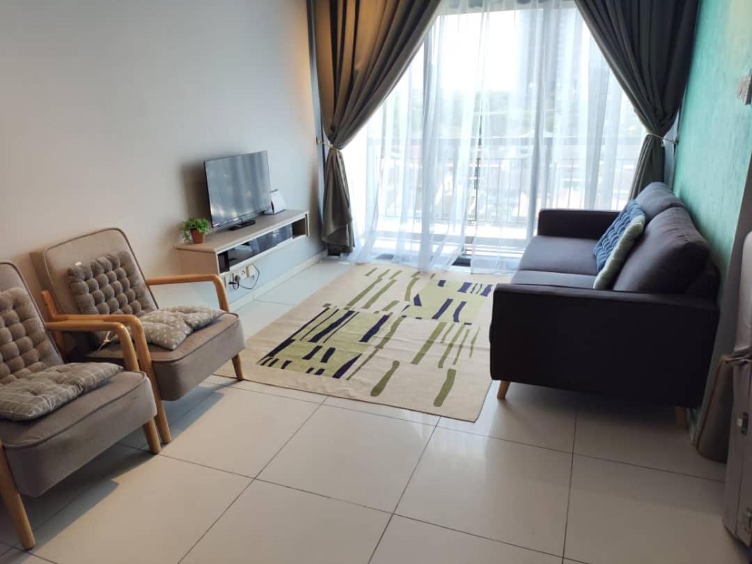 Urban 3 Bedroom Suites - Photo 2