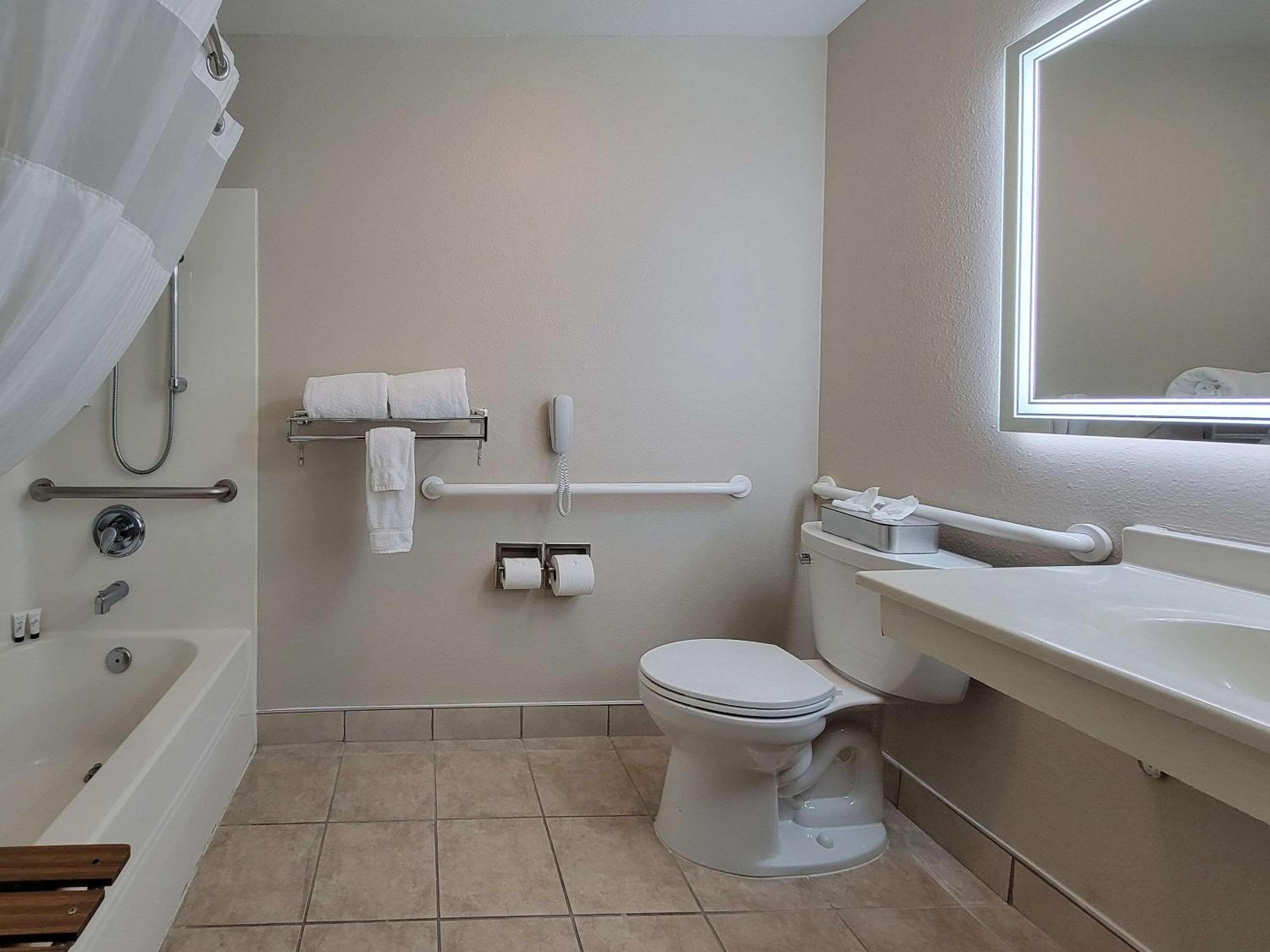 Queen Room - Disability Access/Non Smoking