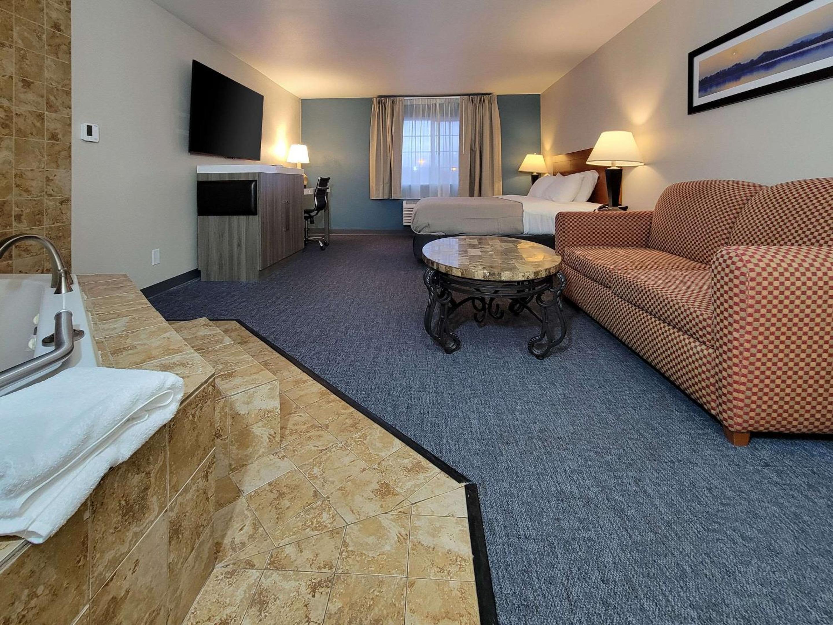 Superior King Suite - Non-Smoking - Photo 3