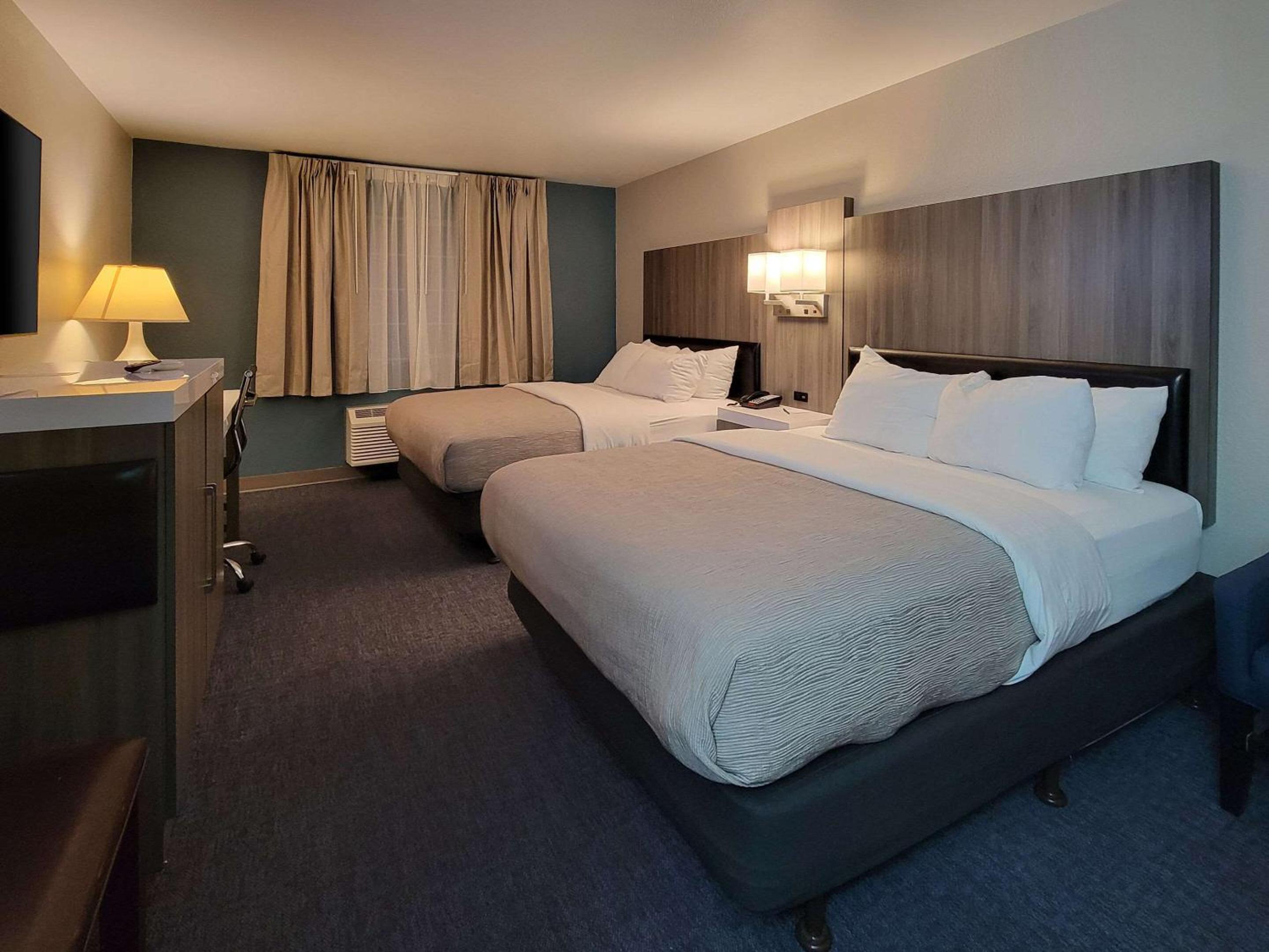 Efficiency Queen Suite with Two Queen Beds - Non-Smoking photo 1