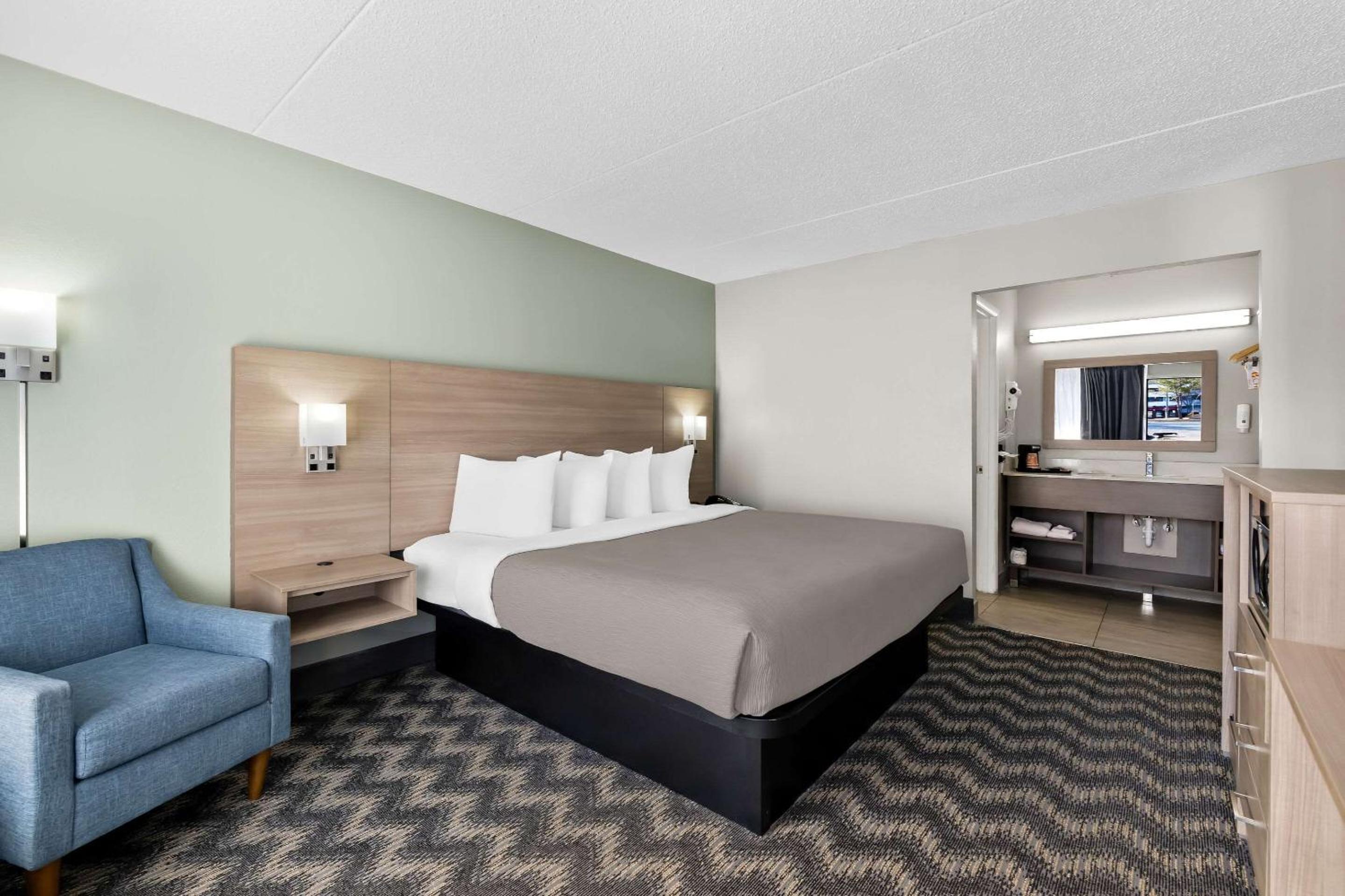 King Room - Non Smoking - Photo 1