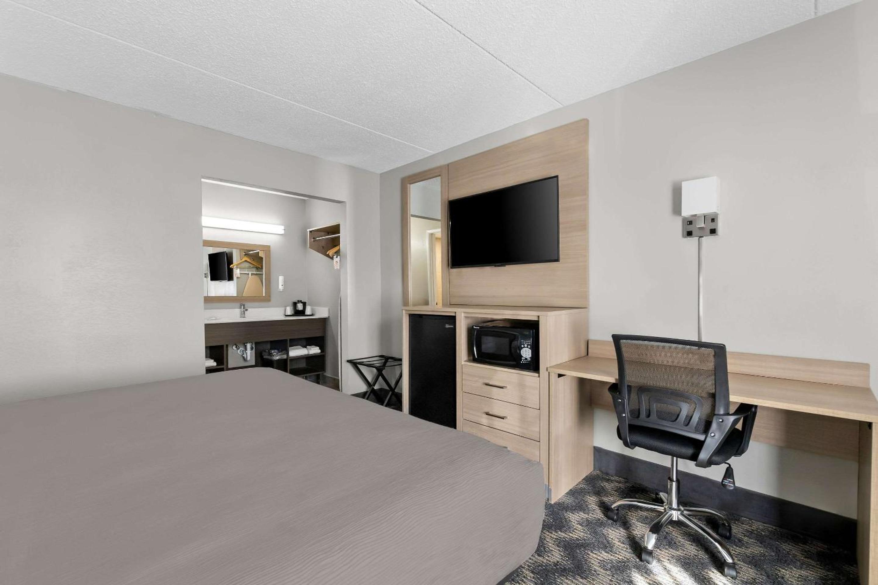 King Room - Non Smoking - Photo 4
