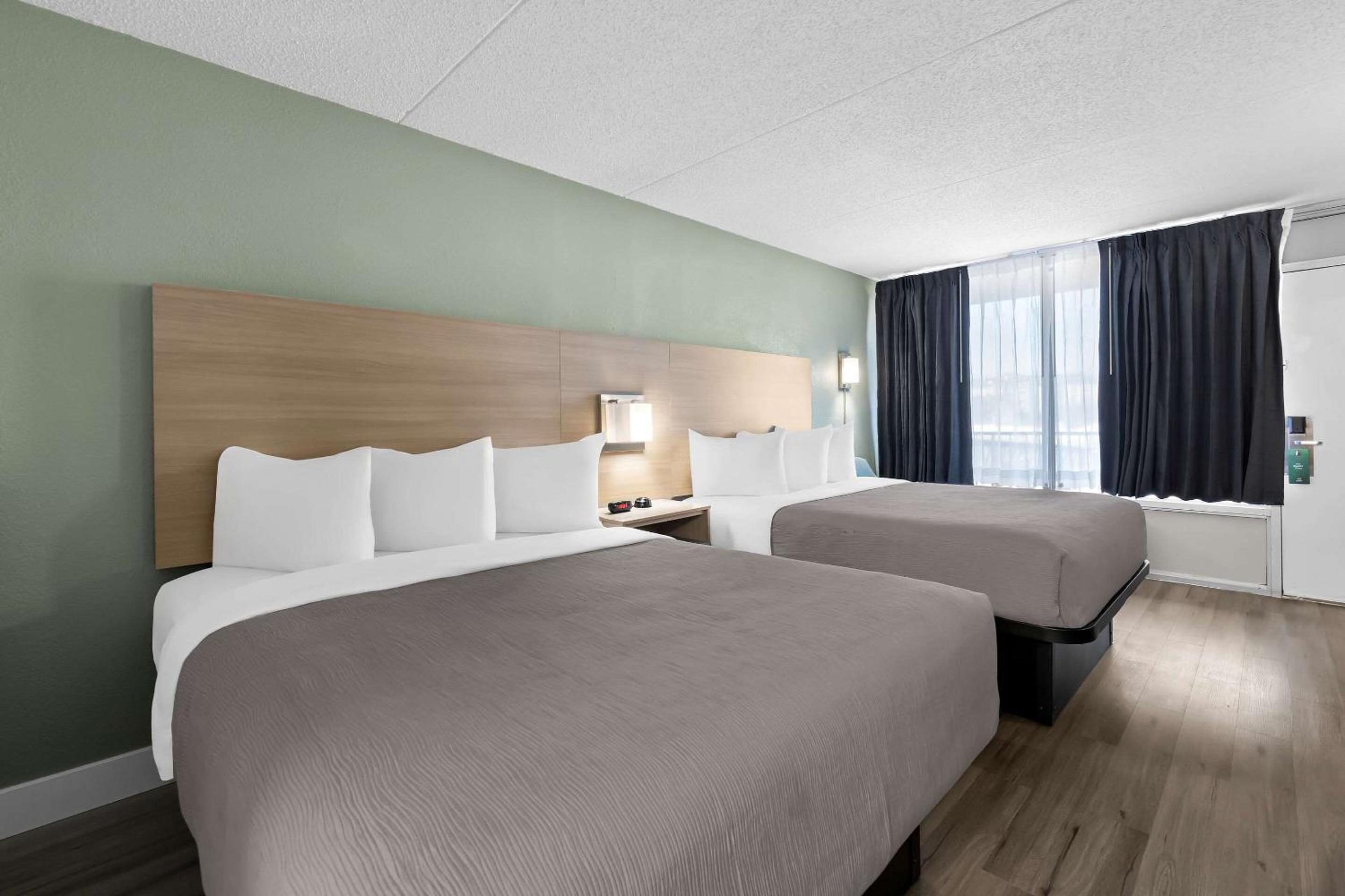 Quadruple Room with Two Queen Beds - Smoking - Photo 1