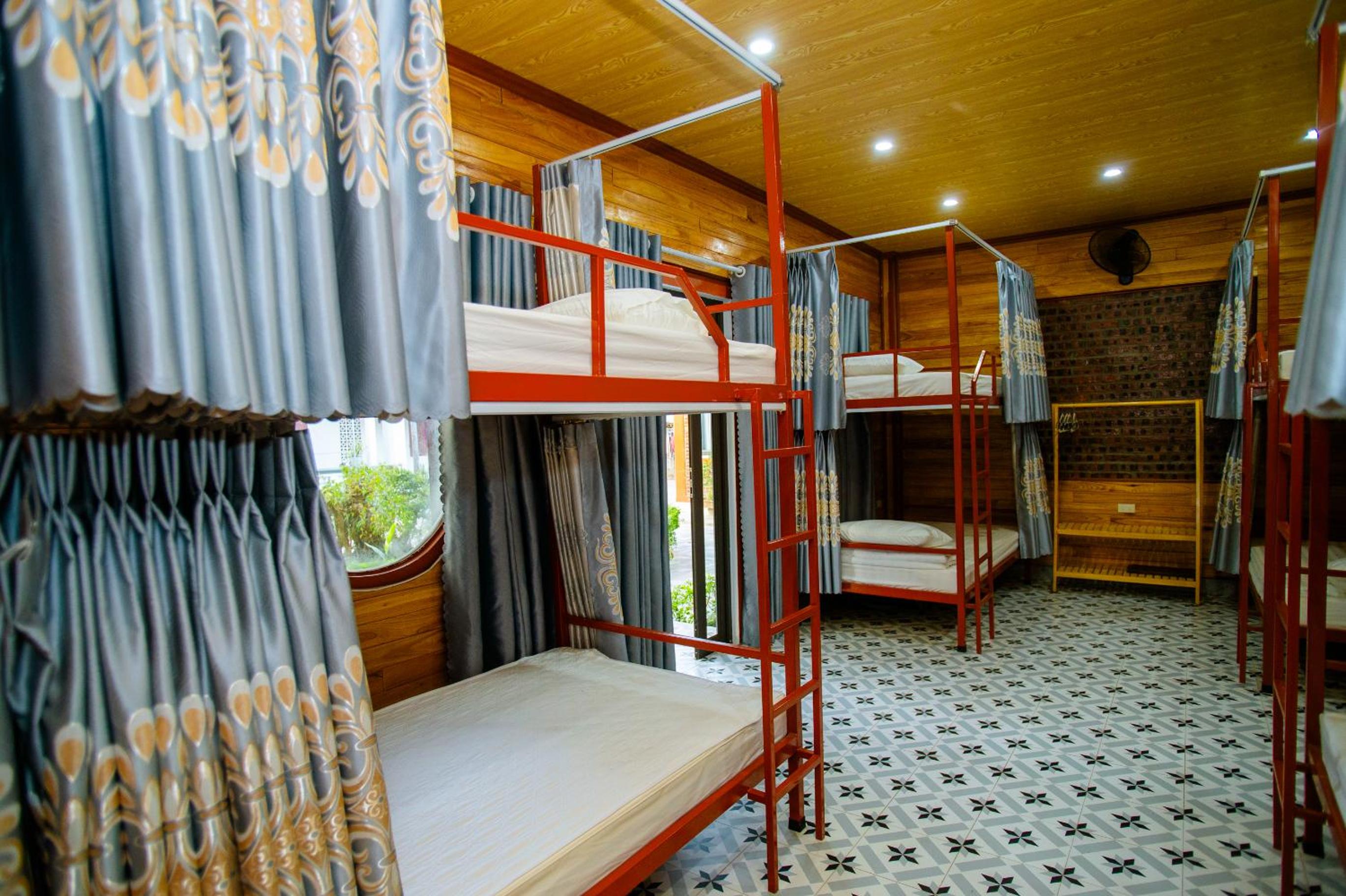 8-Bed Mixed Dormitory Room photo 3