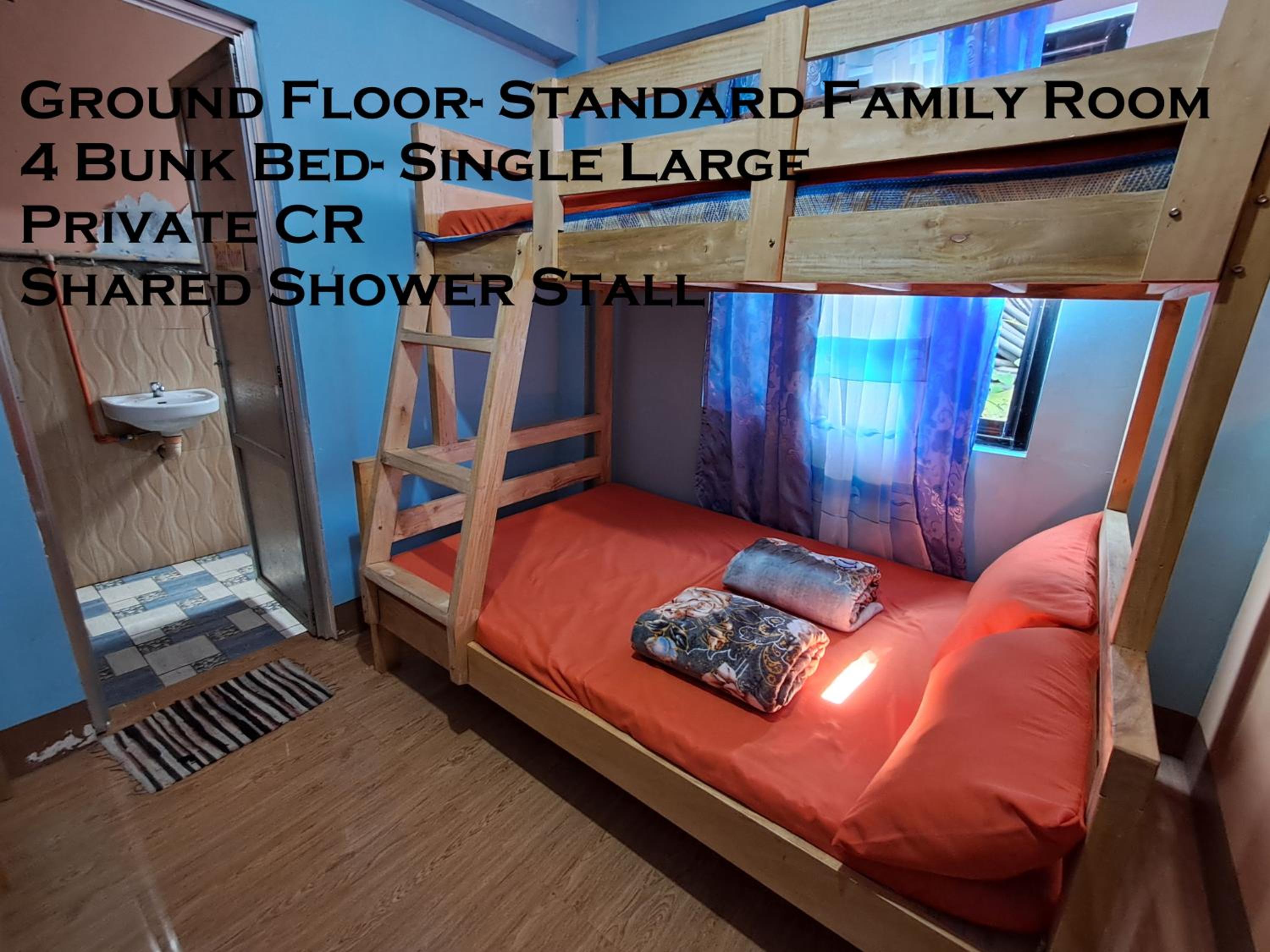 Family Room with Private Bathroom photo 2