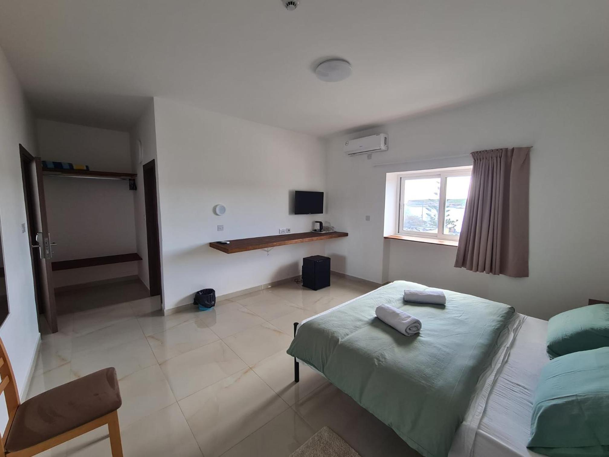 Double Room with Sea View - Photo 10