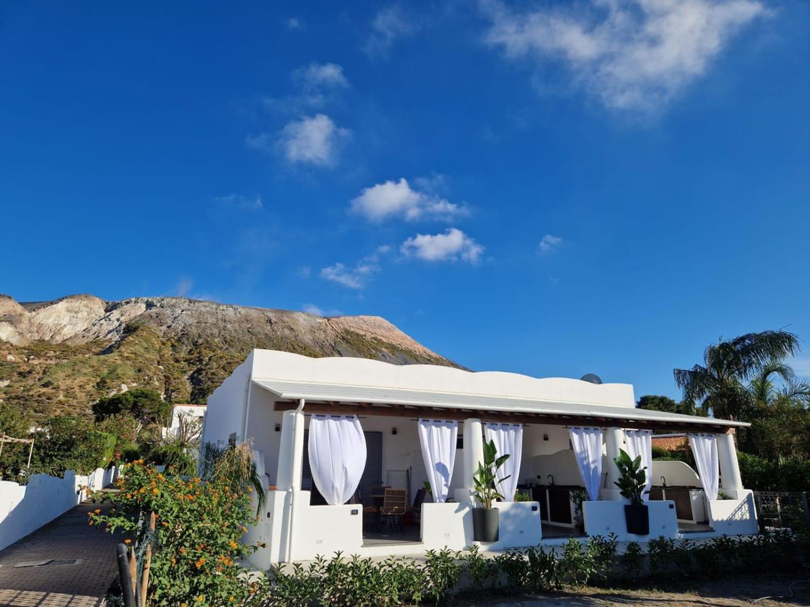 Deluxe One-Bedroom Apartment