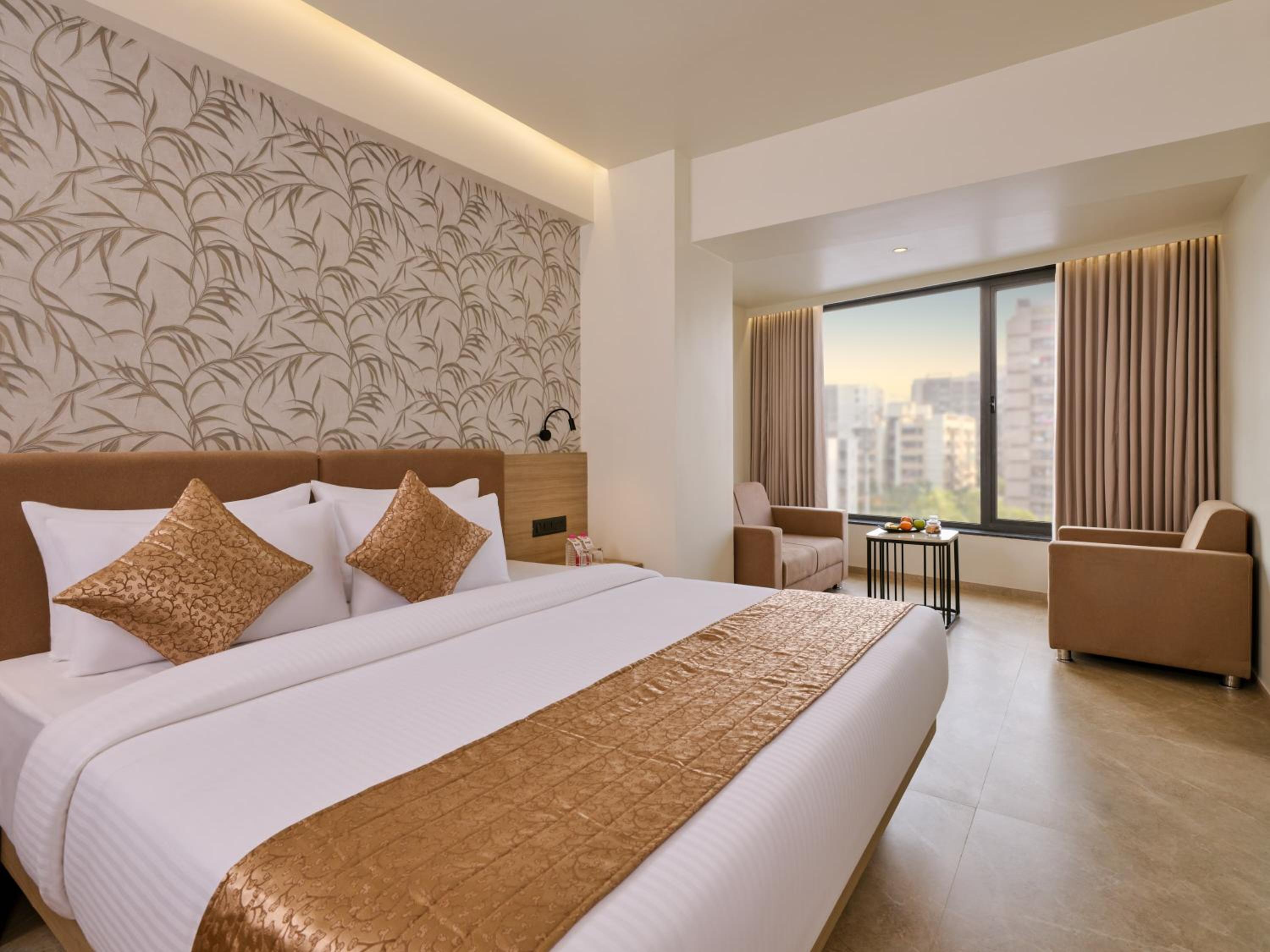 Deluxe King Room photo 2