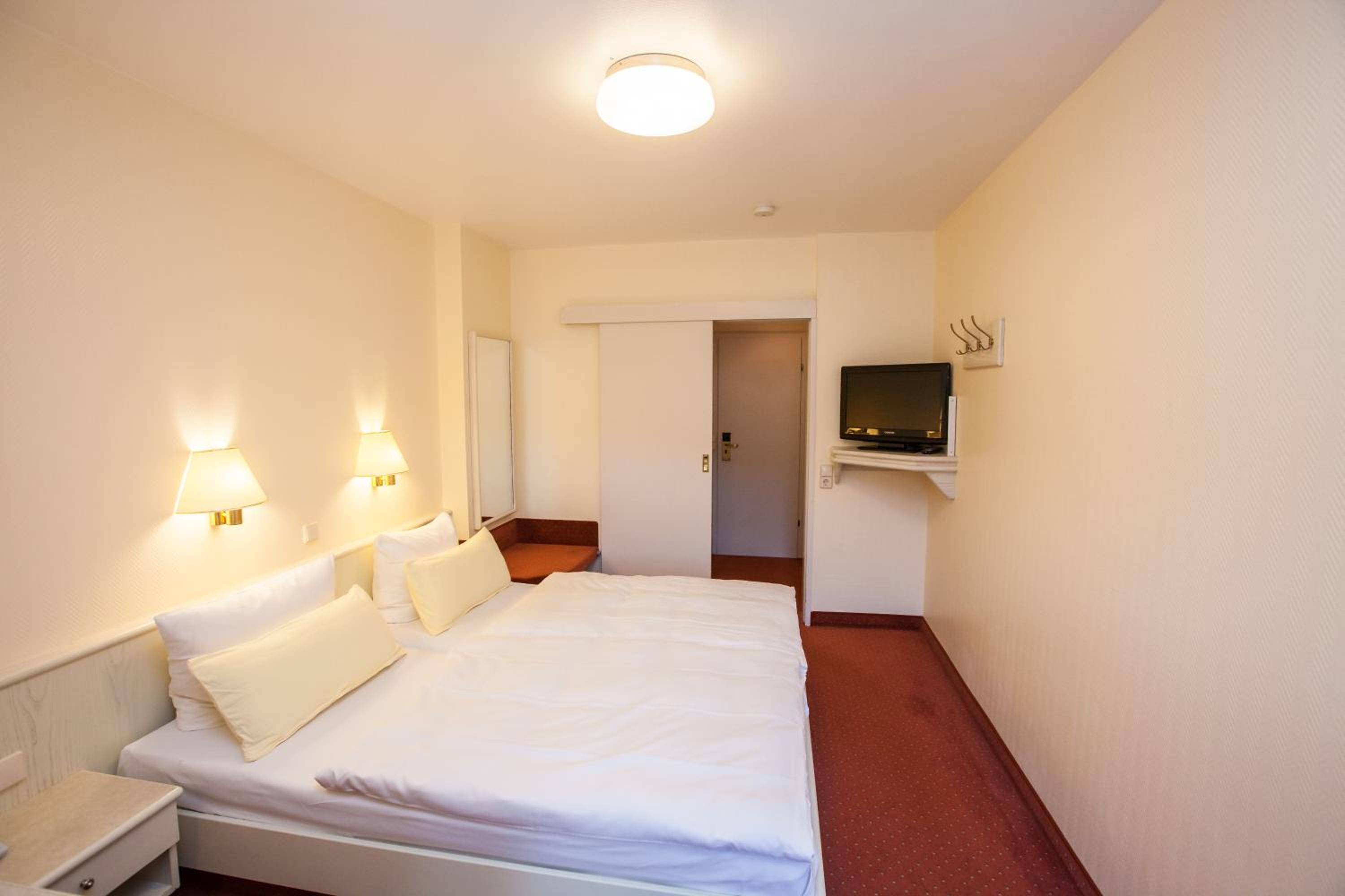 Small Double Room with River View and Balcony photo 2