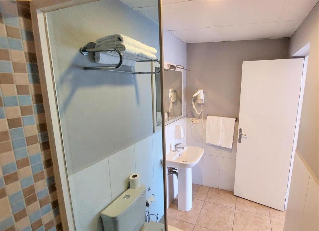 Double or Twin Room with Balcony photo 3