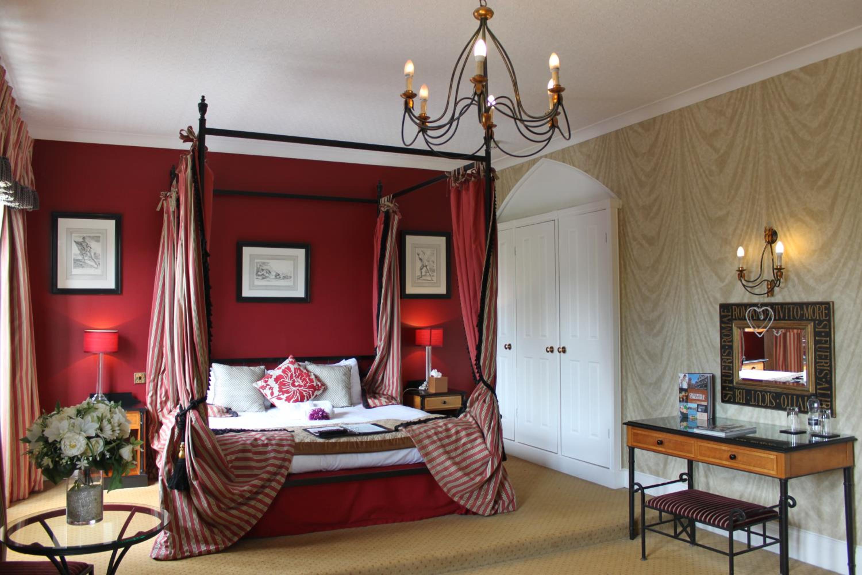 Double Room with Four Poster Bed - Photo 7