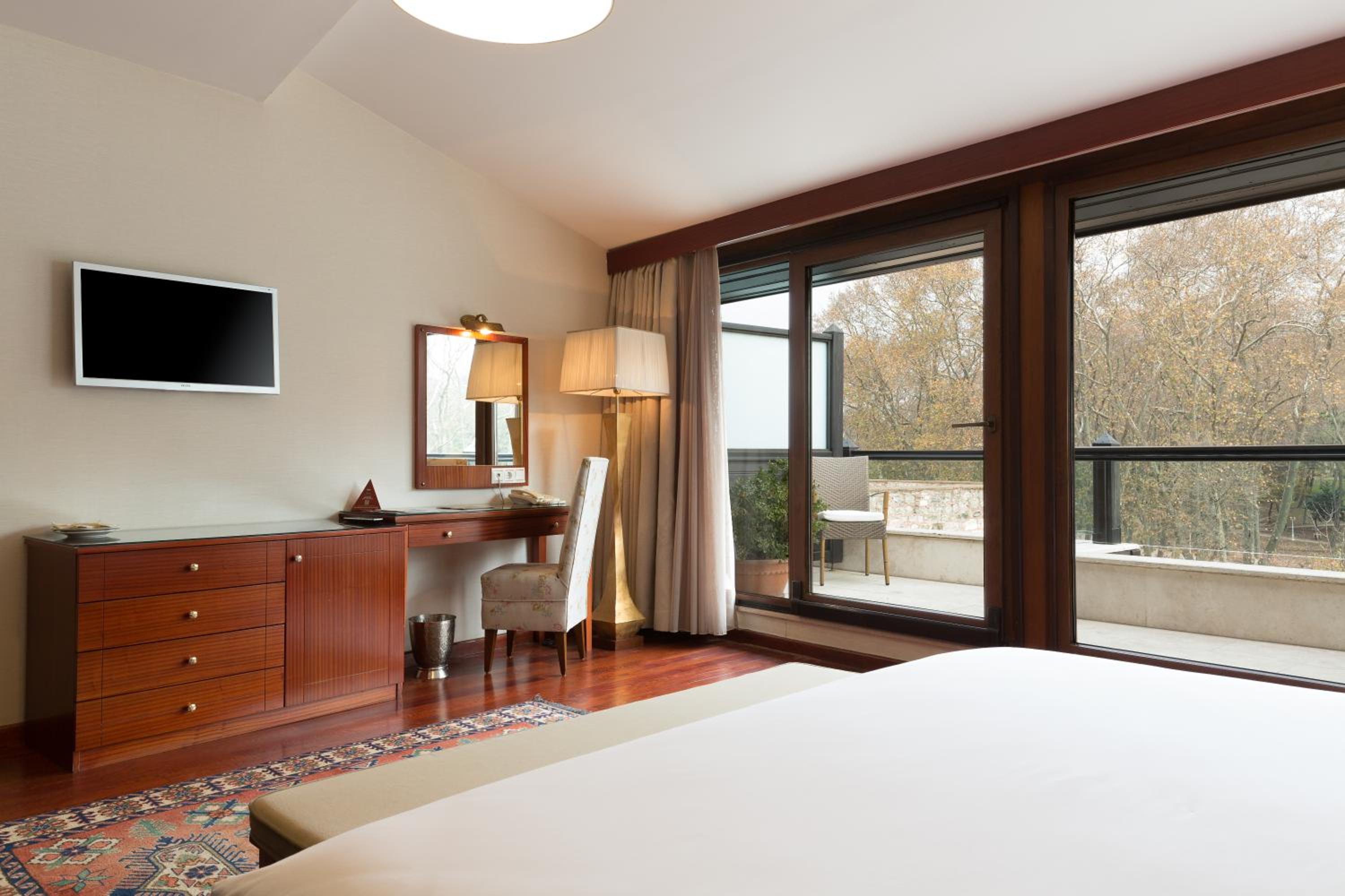 Deluxe Double Room photo 3