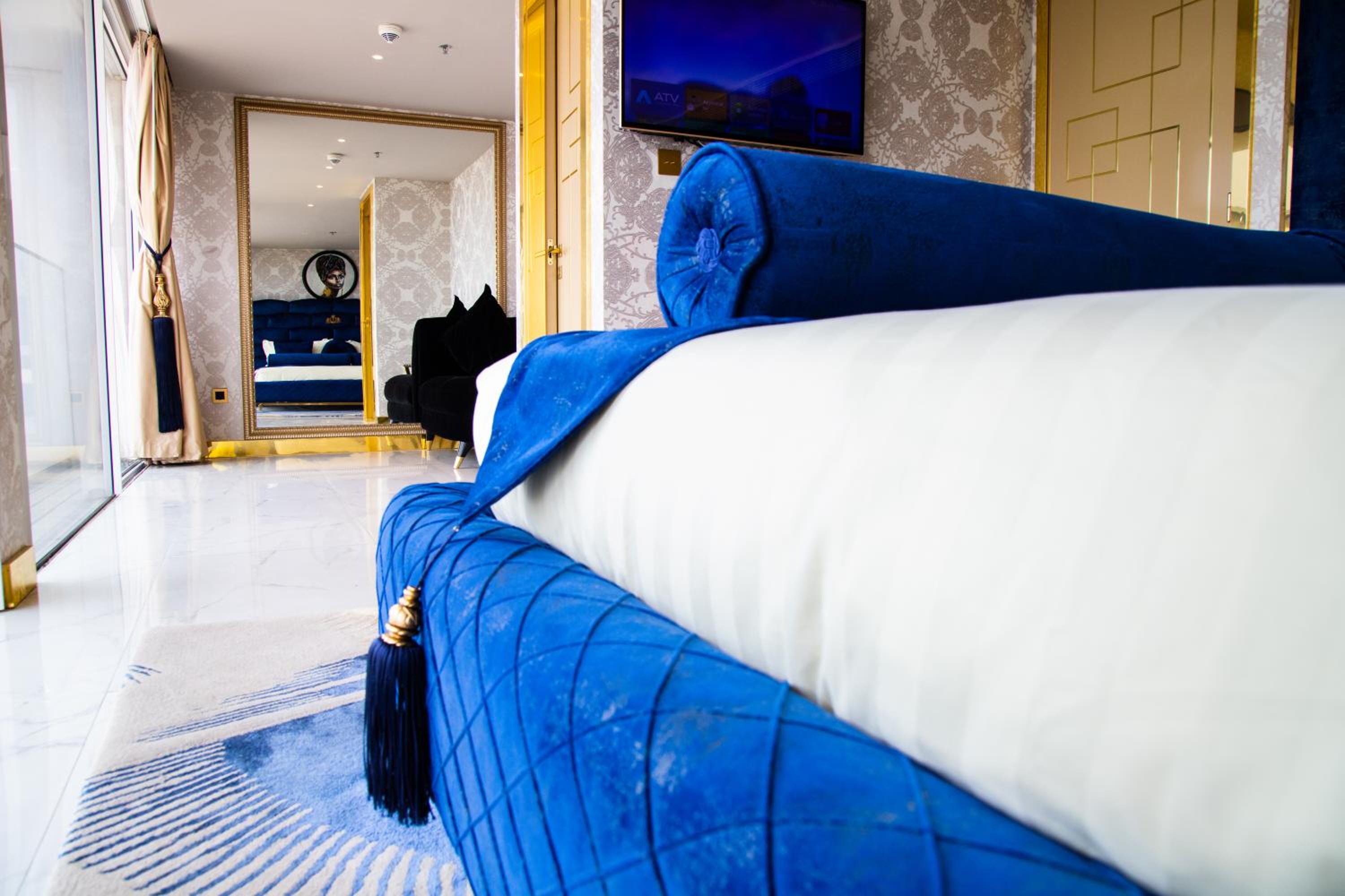 King Suite - Photo 3