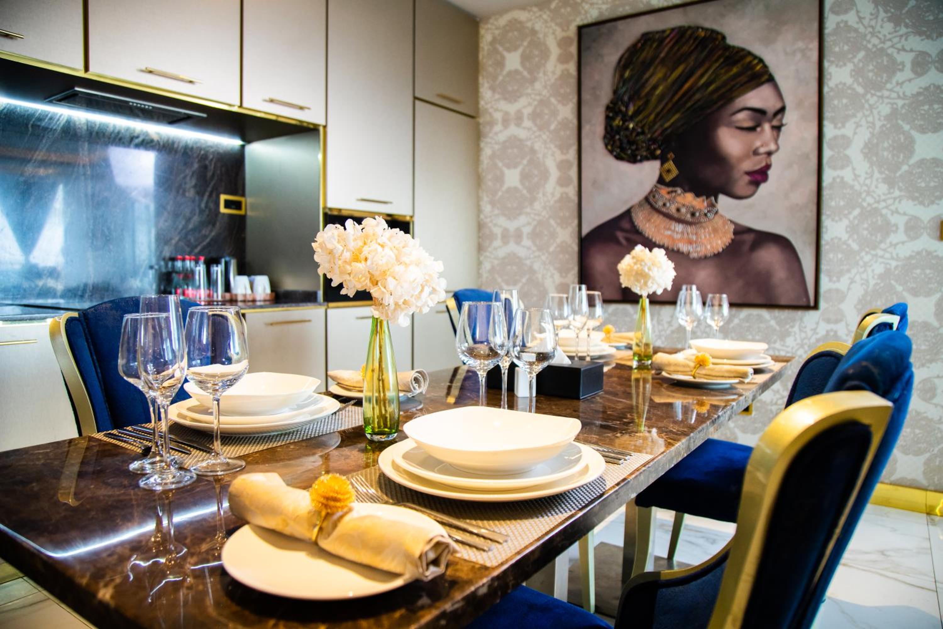 King Suite - Photo 19