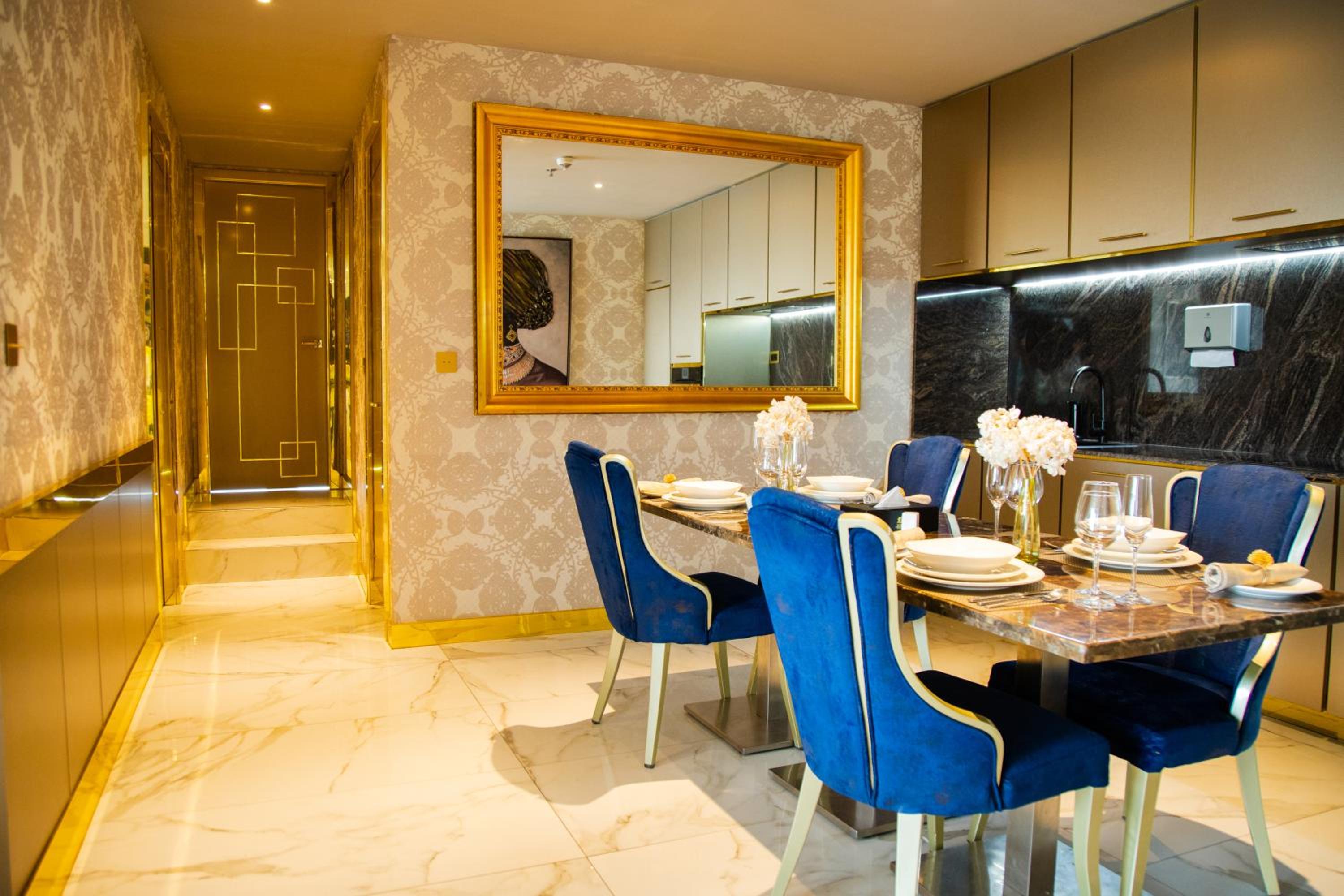 King Suite - Photo 15