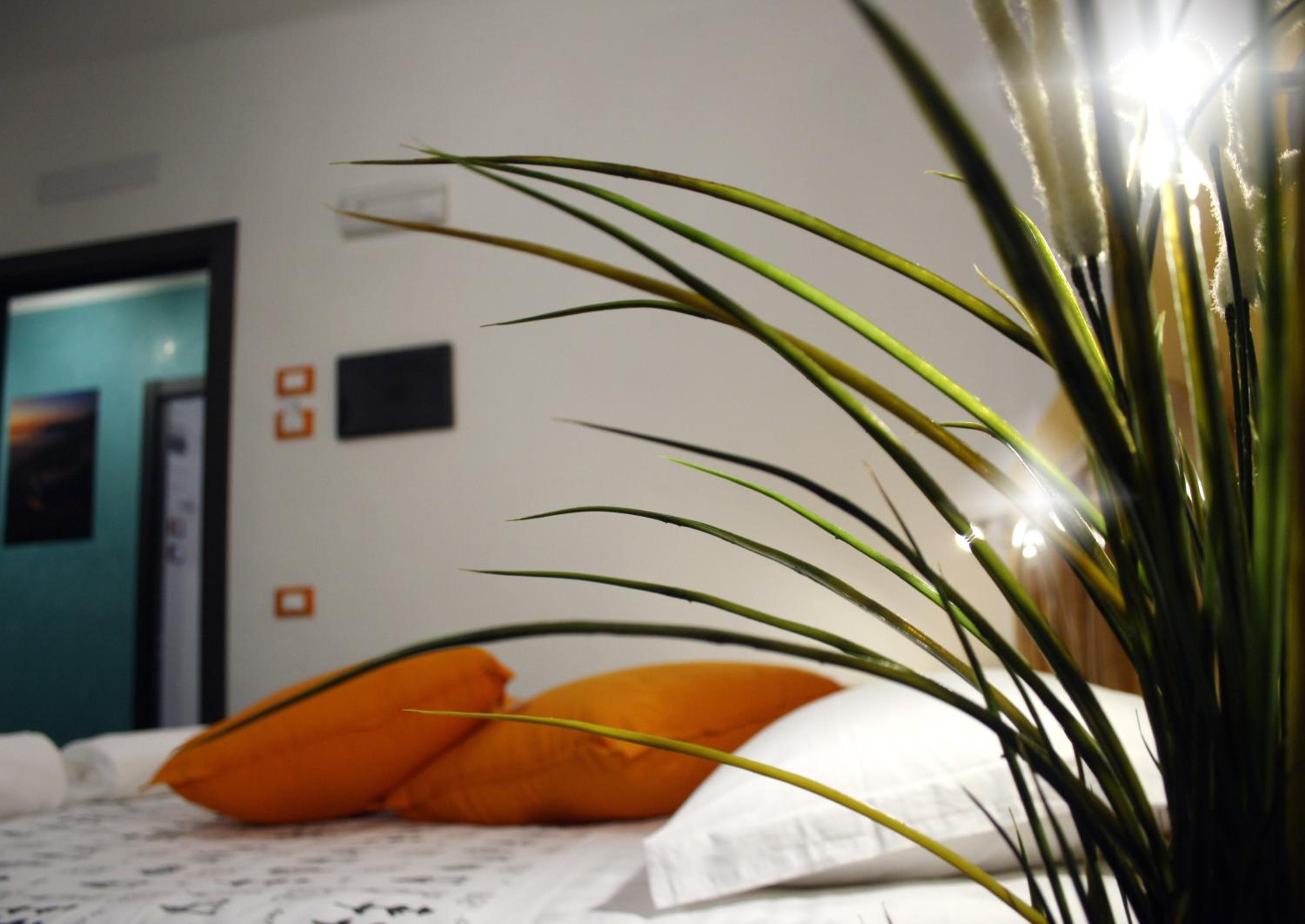 Double Room with Balcony - Photo 3
