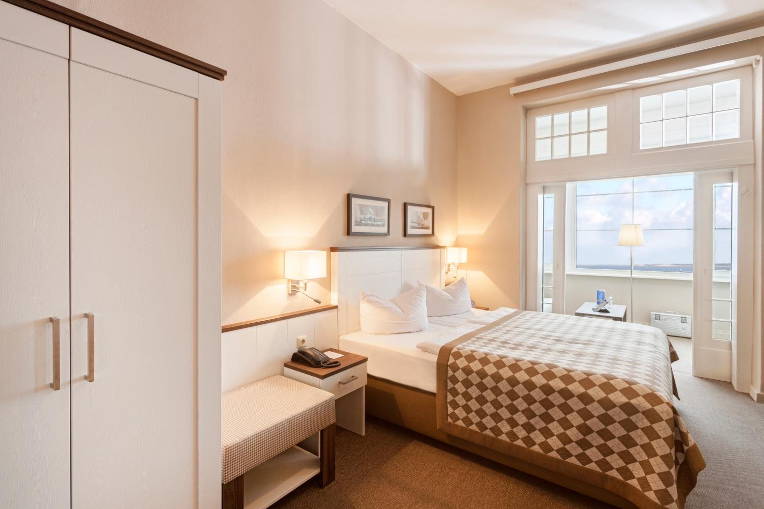 Double Room with Sea View - Photo 5
