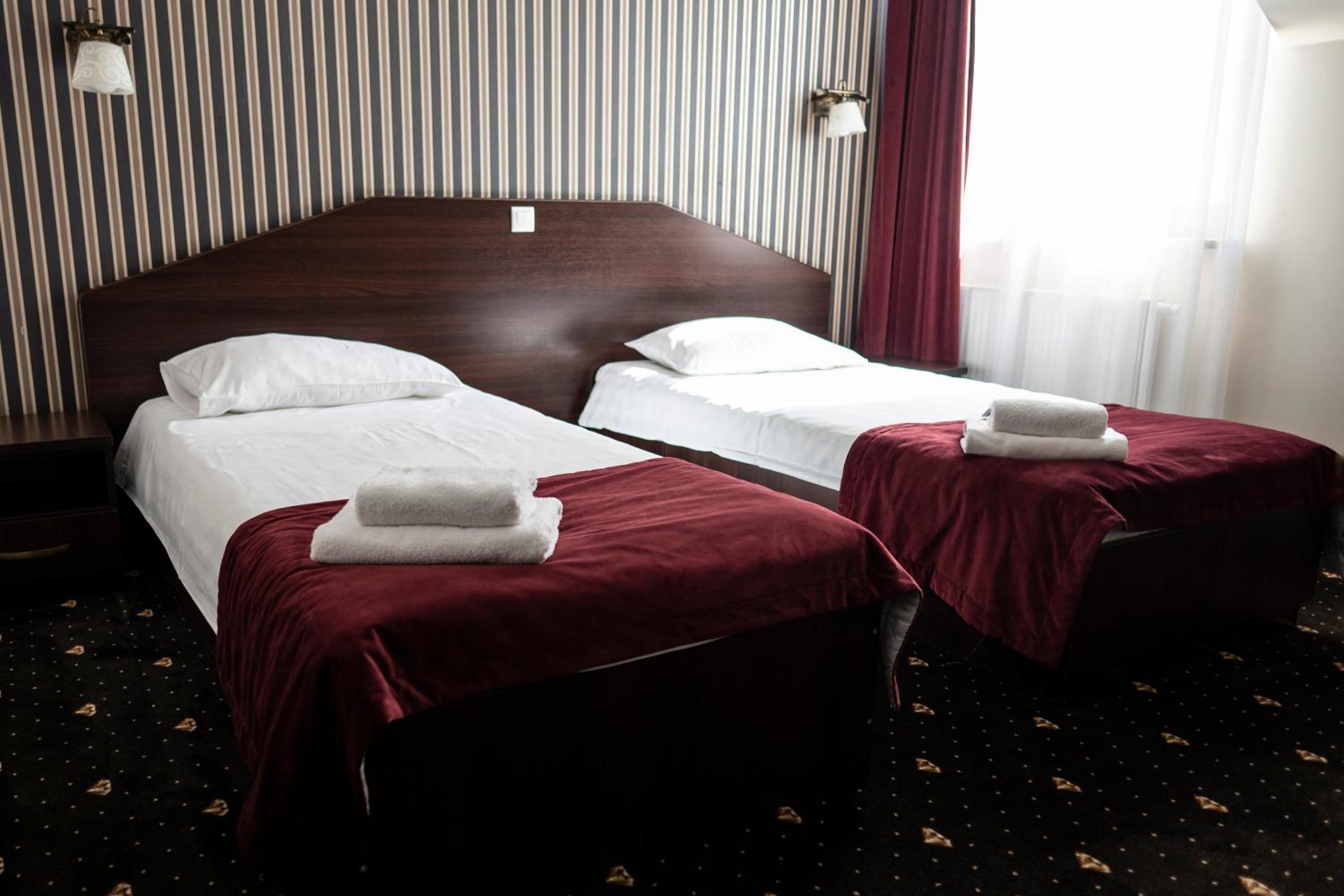 Standard Twin Room - Photo 2