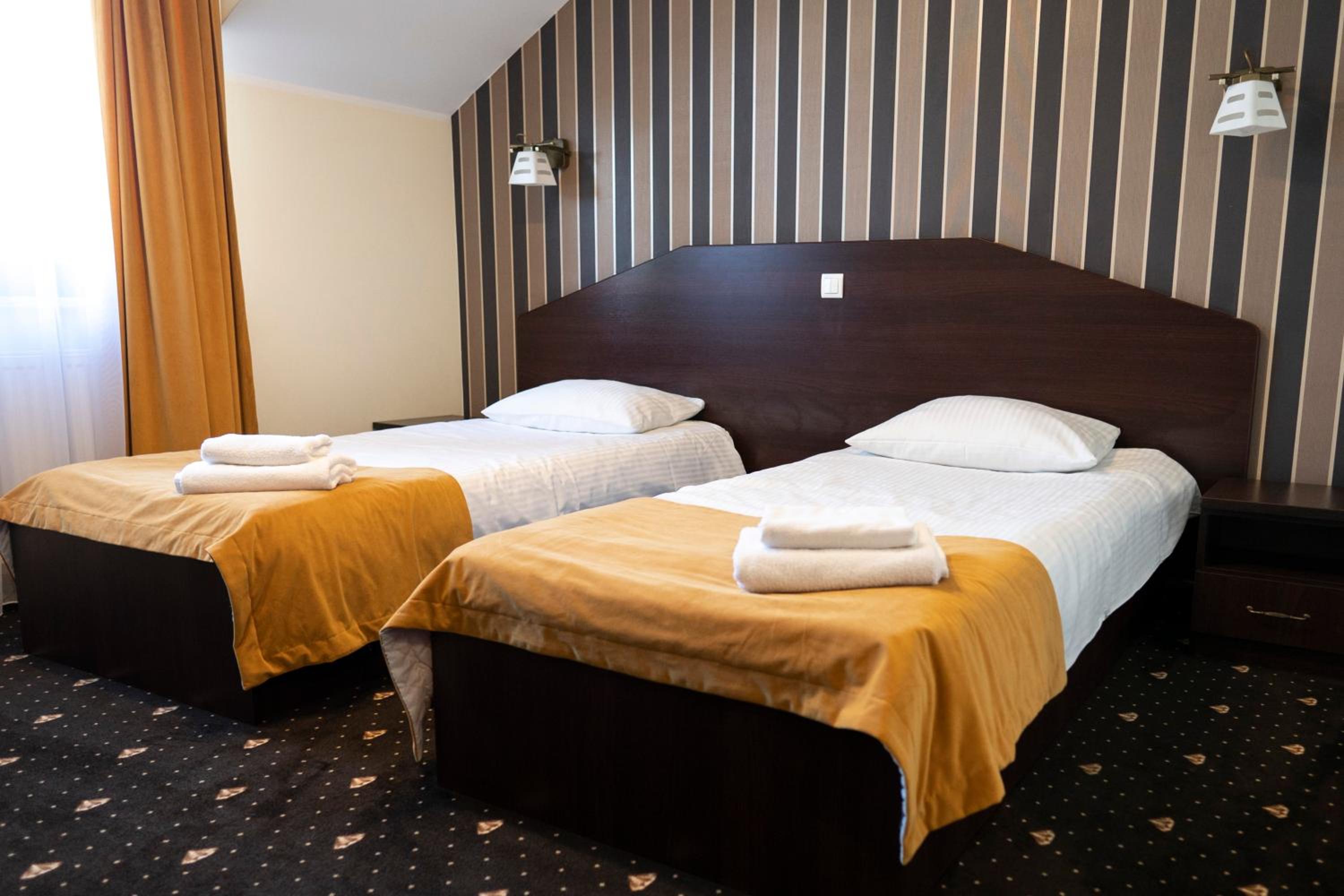 Standard Twin Room - Photo 1