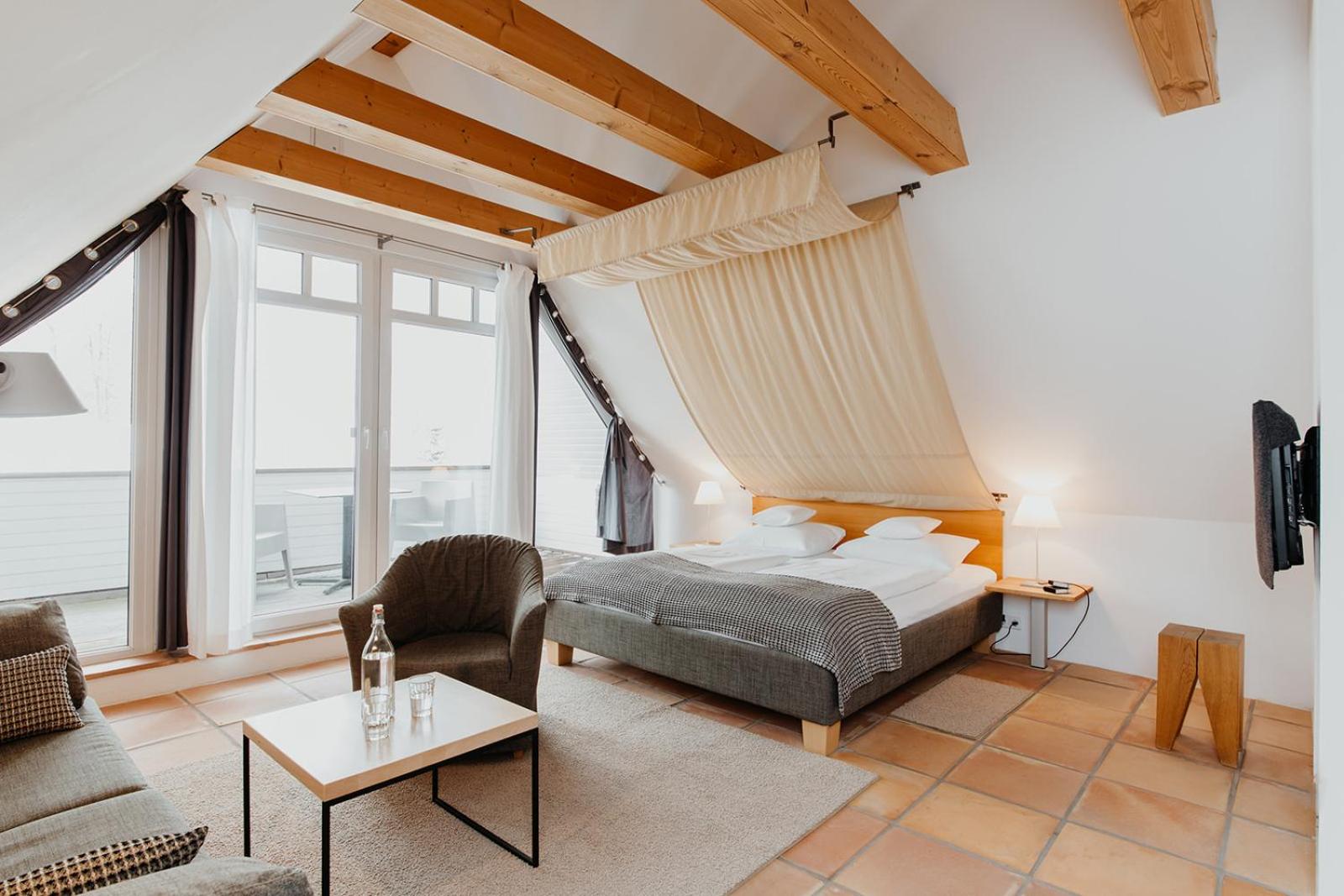 Two-Bedroom Apartment with Balcony photo 2