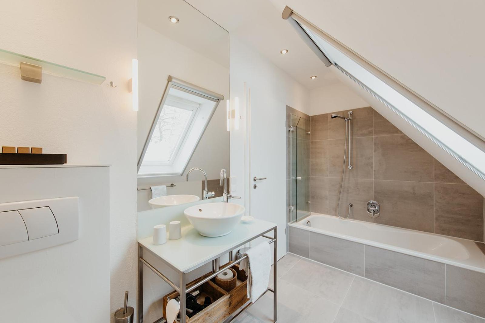 Two-Bedroom Apartment with Balcony photo 3