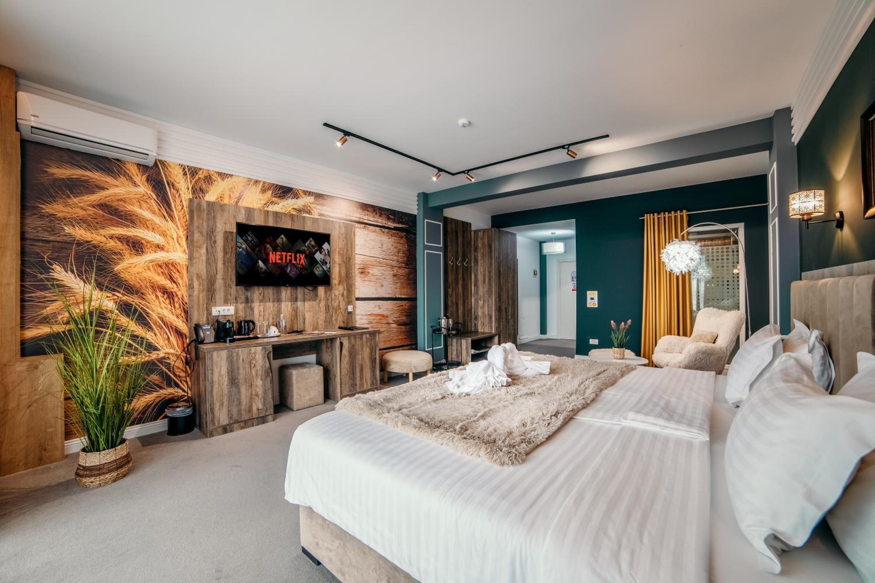 Superior King Room