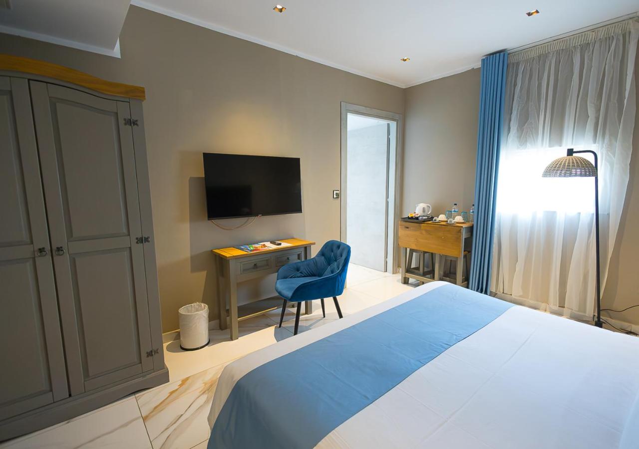 Standard King Room - Photo 7