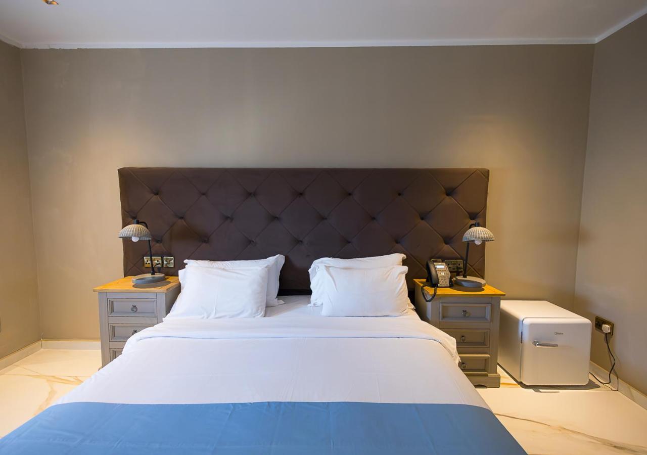 Standard King Room - Photo 4