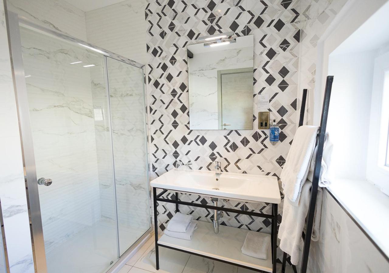Standard King Room - Photo 3