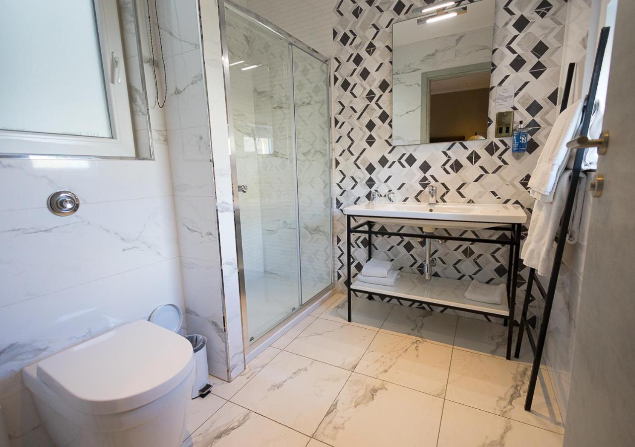 Standard King Room - Photo 2