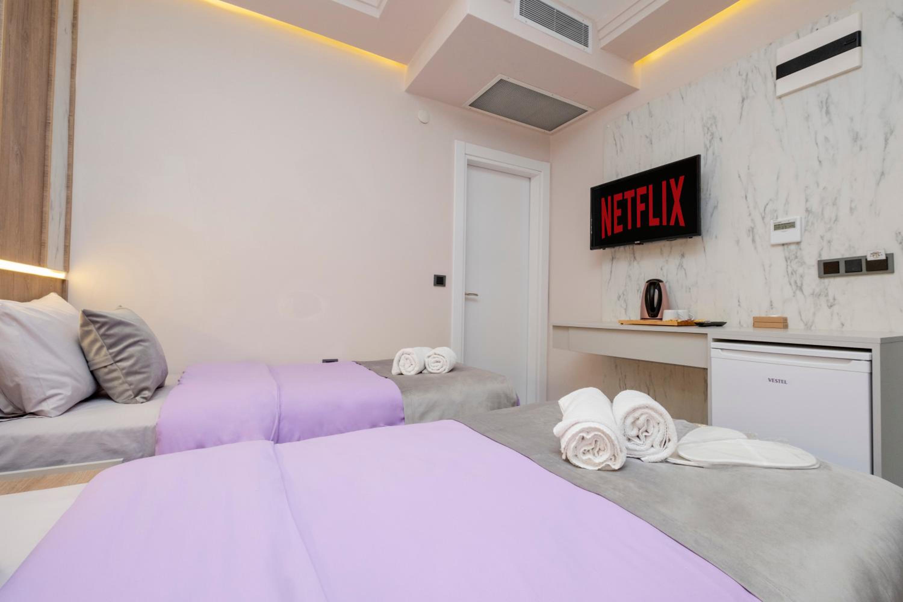 Twin Room - Photo 11
