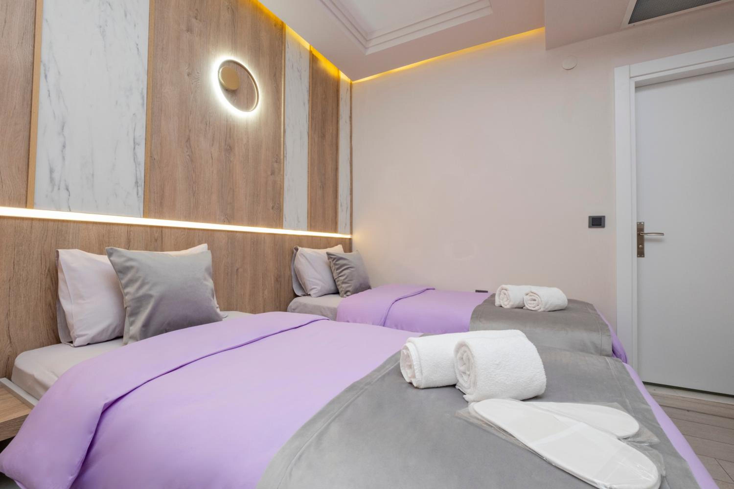 Twin Room - Photo 10