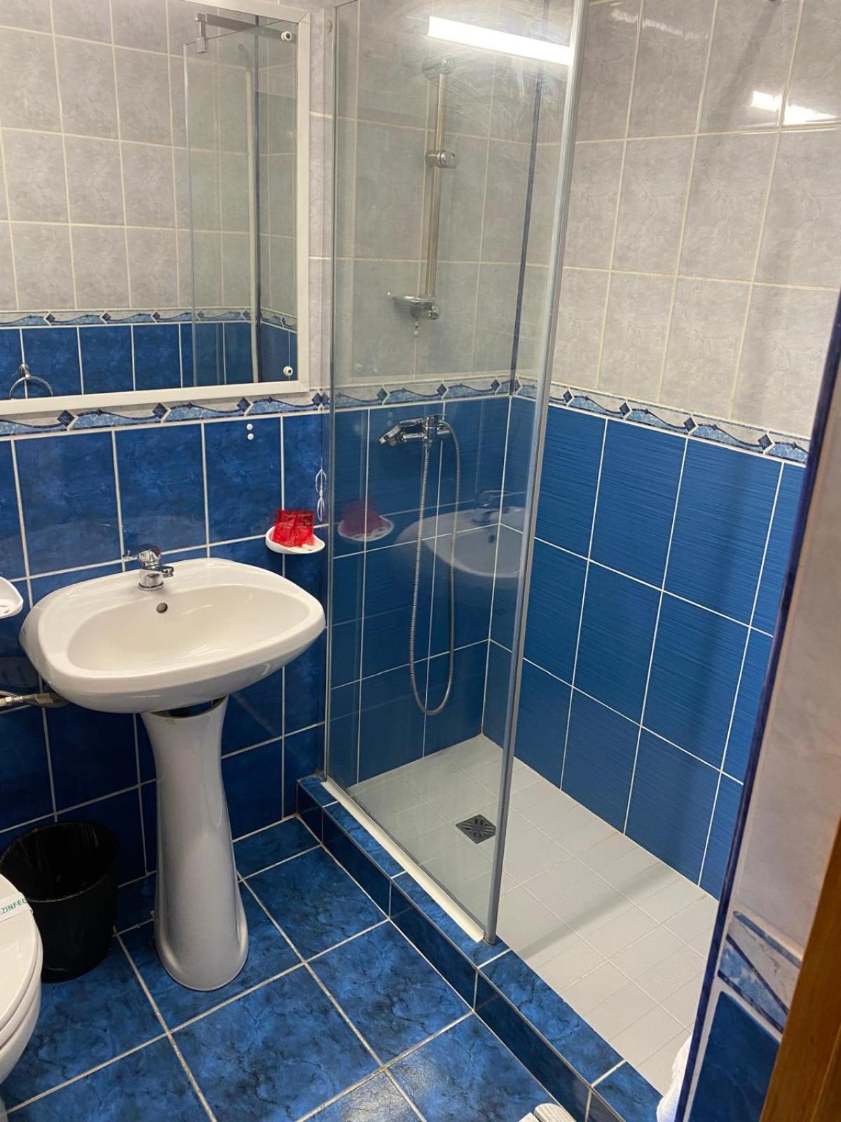 Single Room with Private Bathroom photo 2