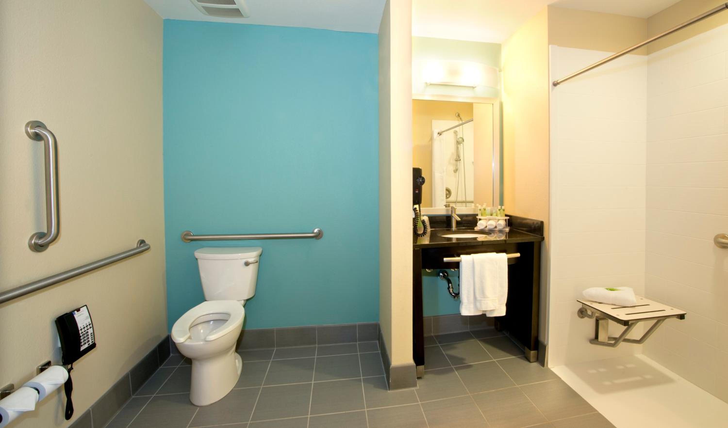 Room with One King Bed and One Queen Bed - Communications and Mobility Accessible